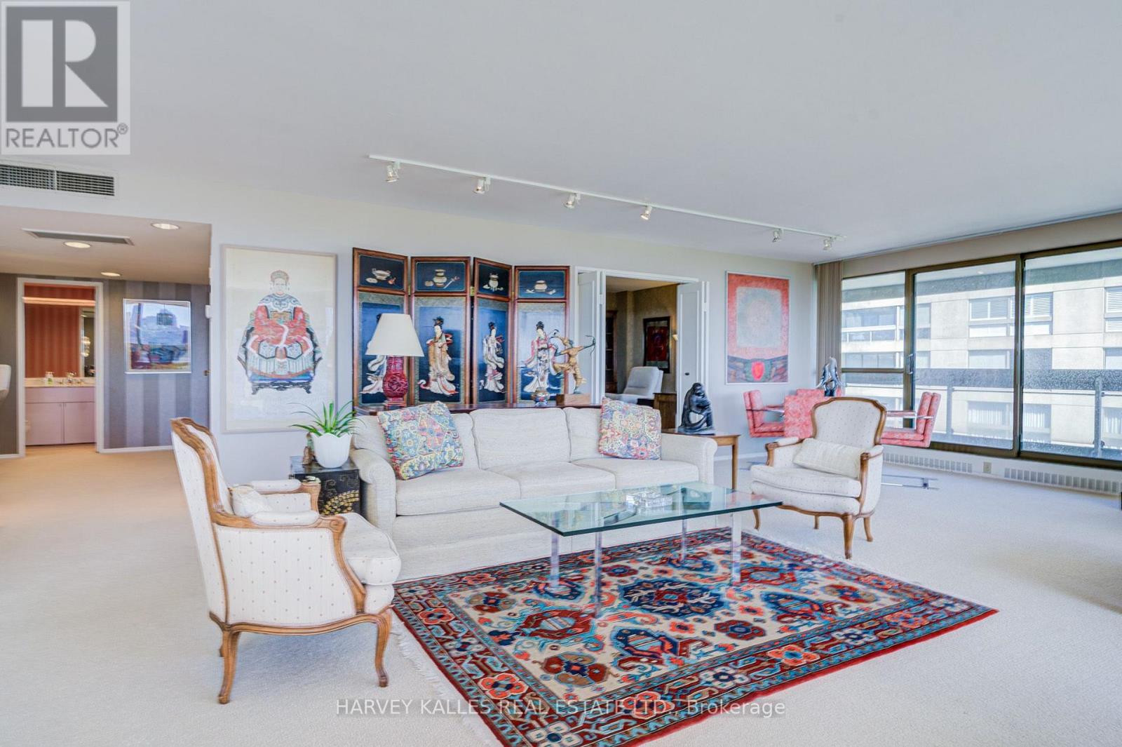 1605 - 63 St. Clair Avenue W Property Photo 12