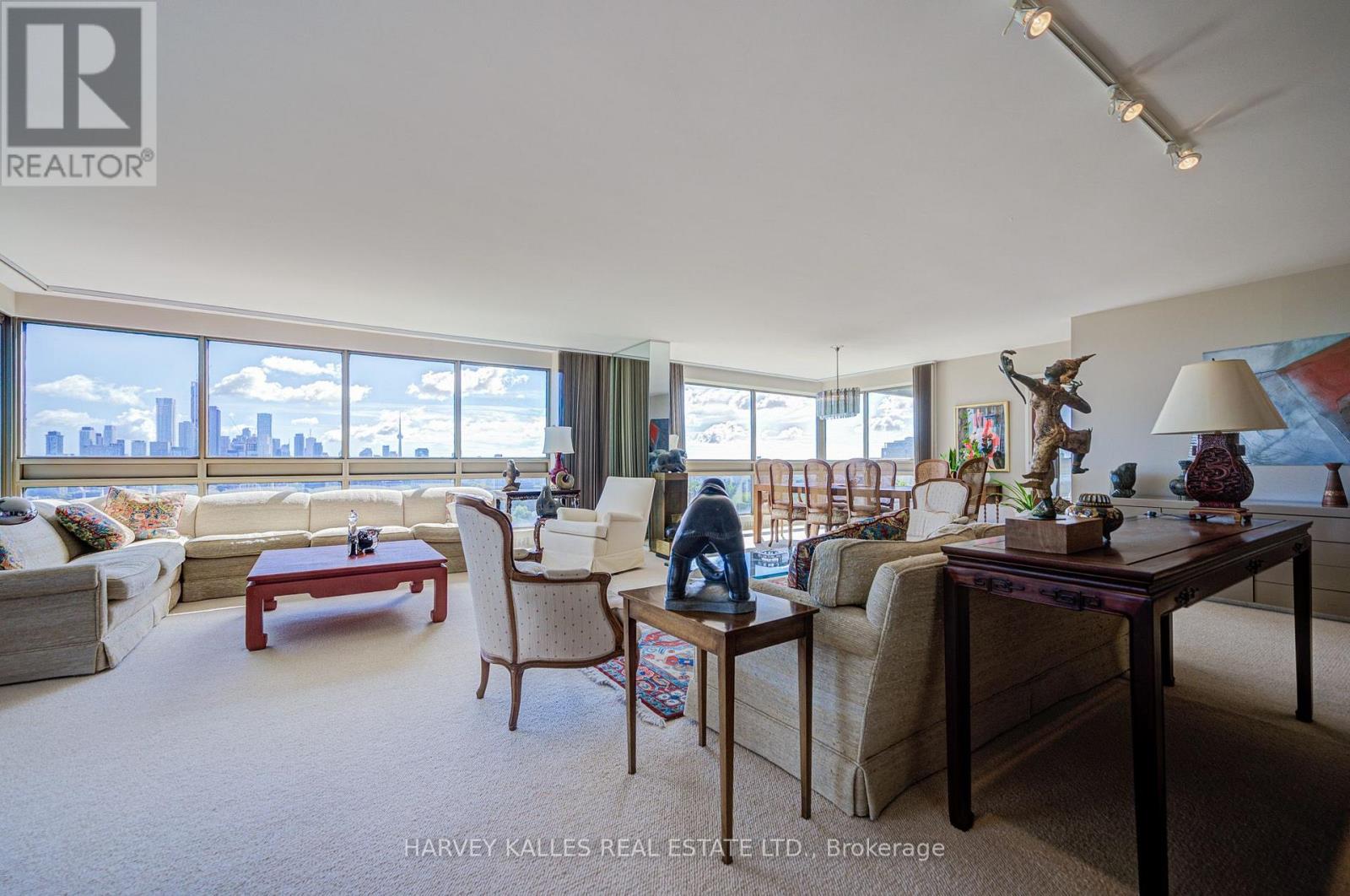 1605 - 63 St. Clair Avenue W Property Photo 14