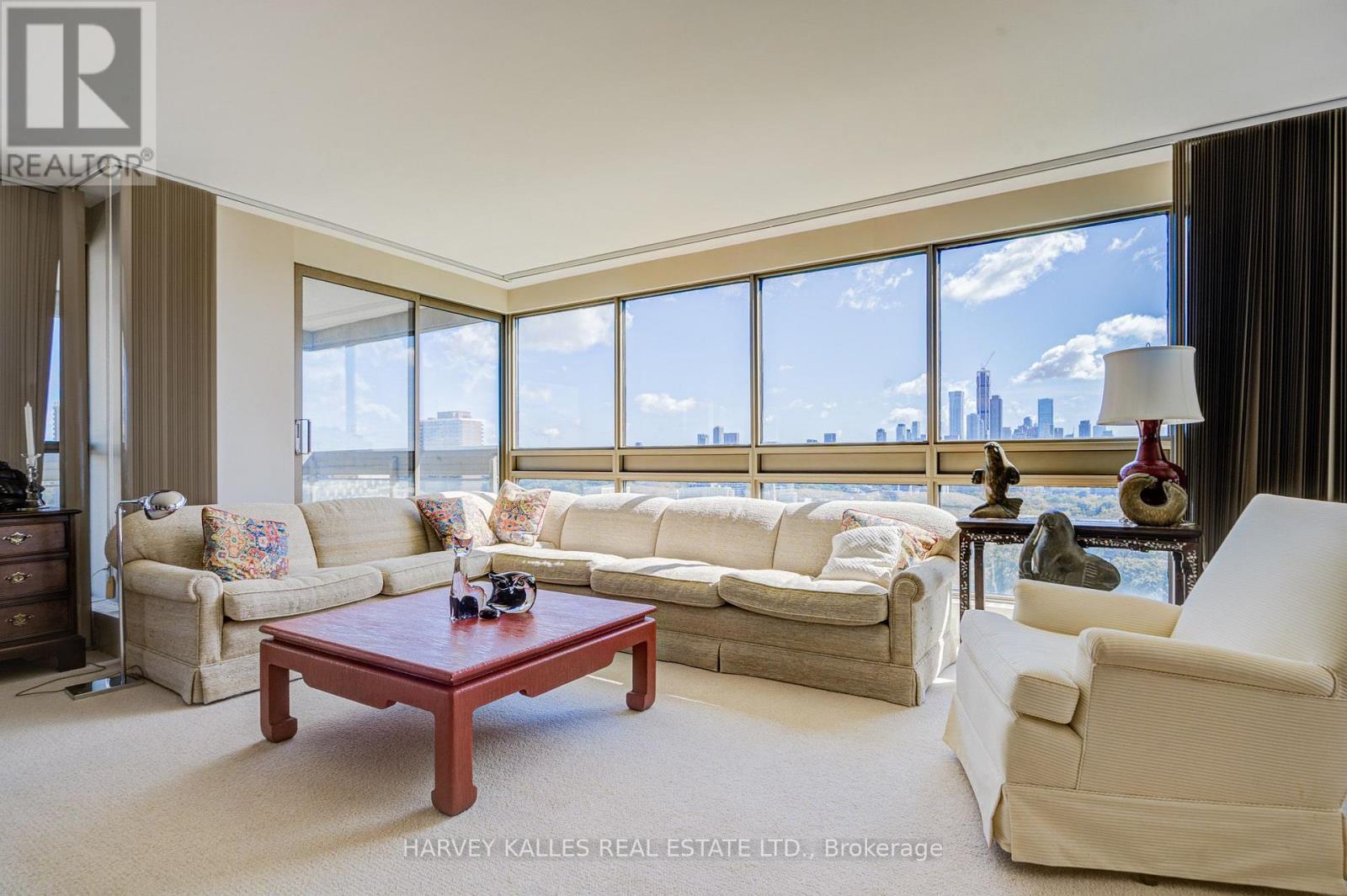 1605 - 63 St. Clair Avenue W Property Photo 17