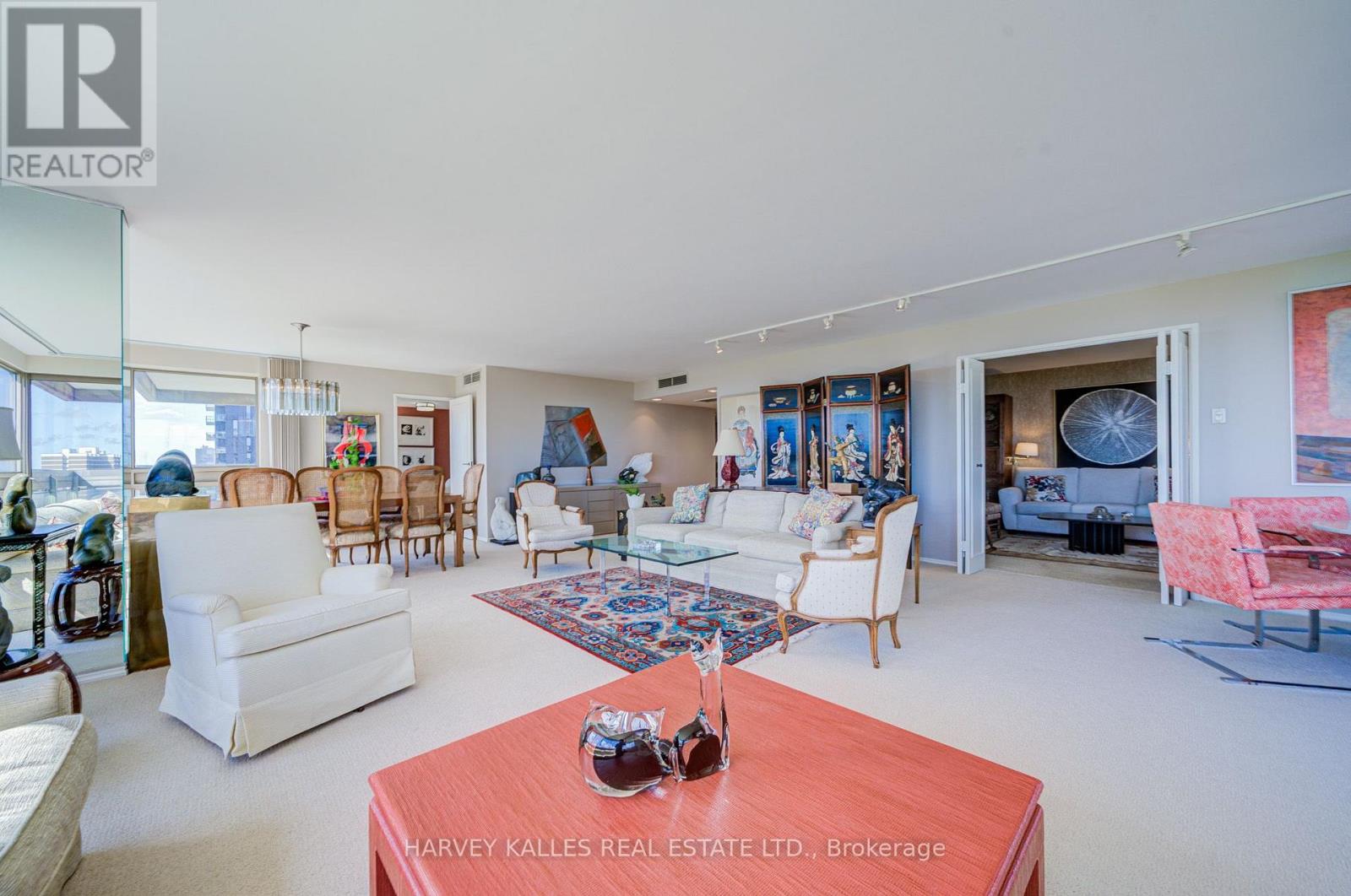 1605 - 63 St. Clair Avenue W Property Photo 18