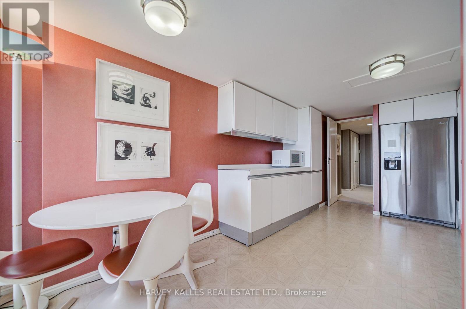 1605 - 63 St. Clair Avenue W Property Photo 23