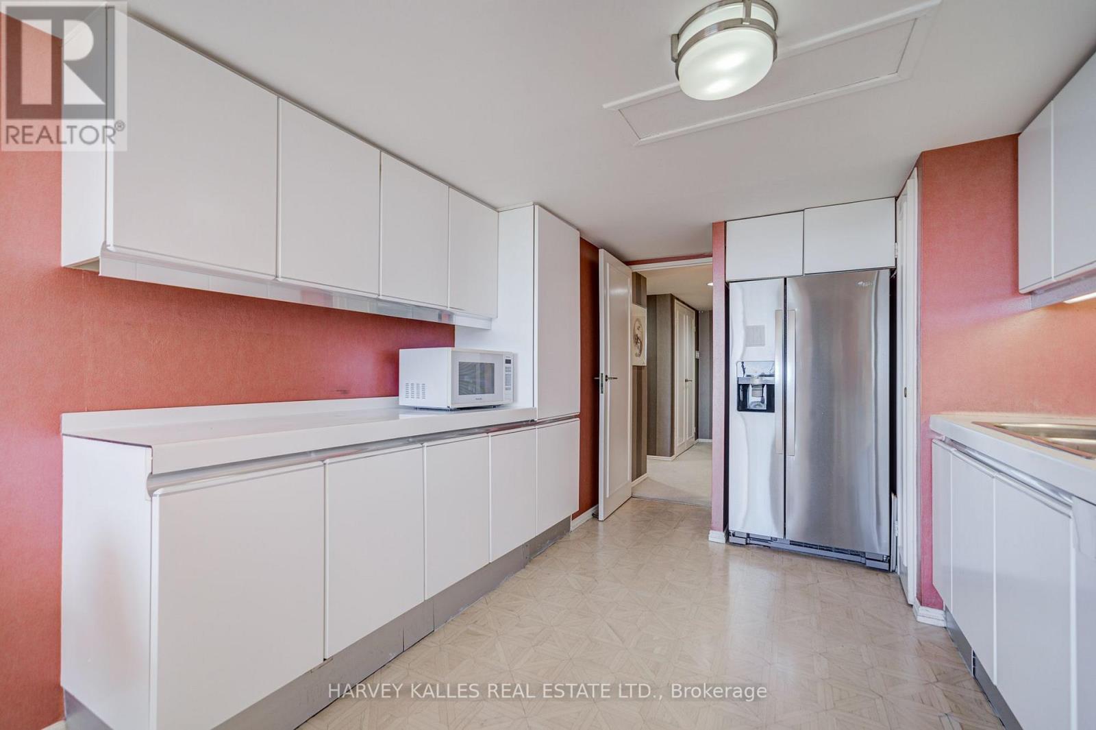 1605 - 63 St. Clair Avenue W Property Photo 25