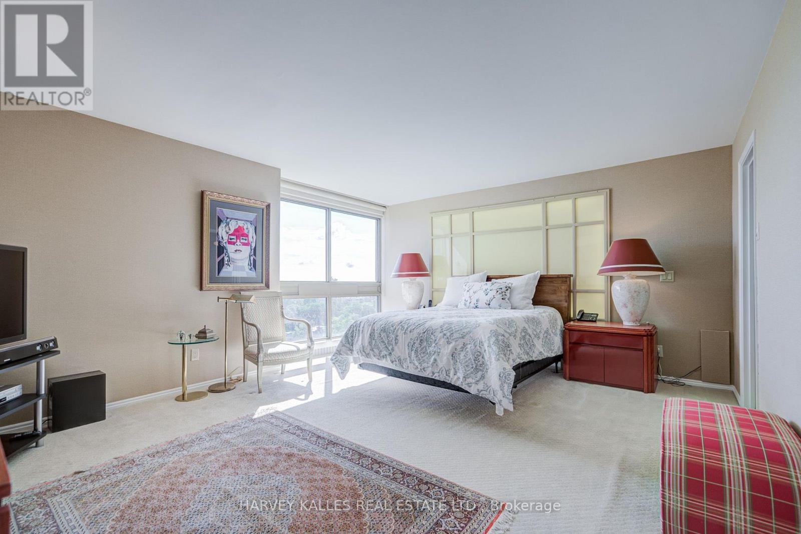 1605 - 63 St. Clair Avenue W Property Photo 28