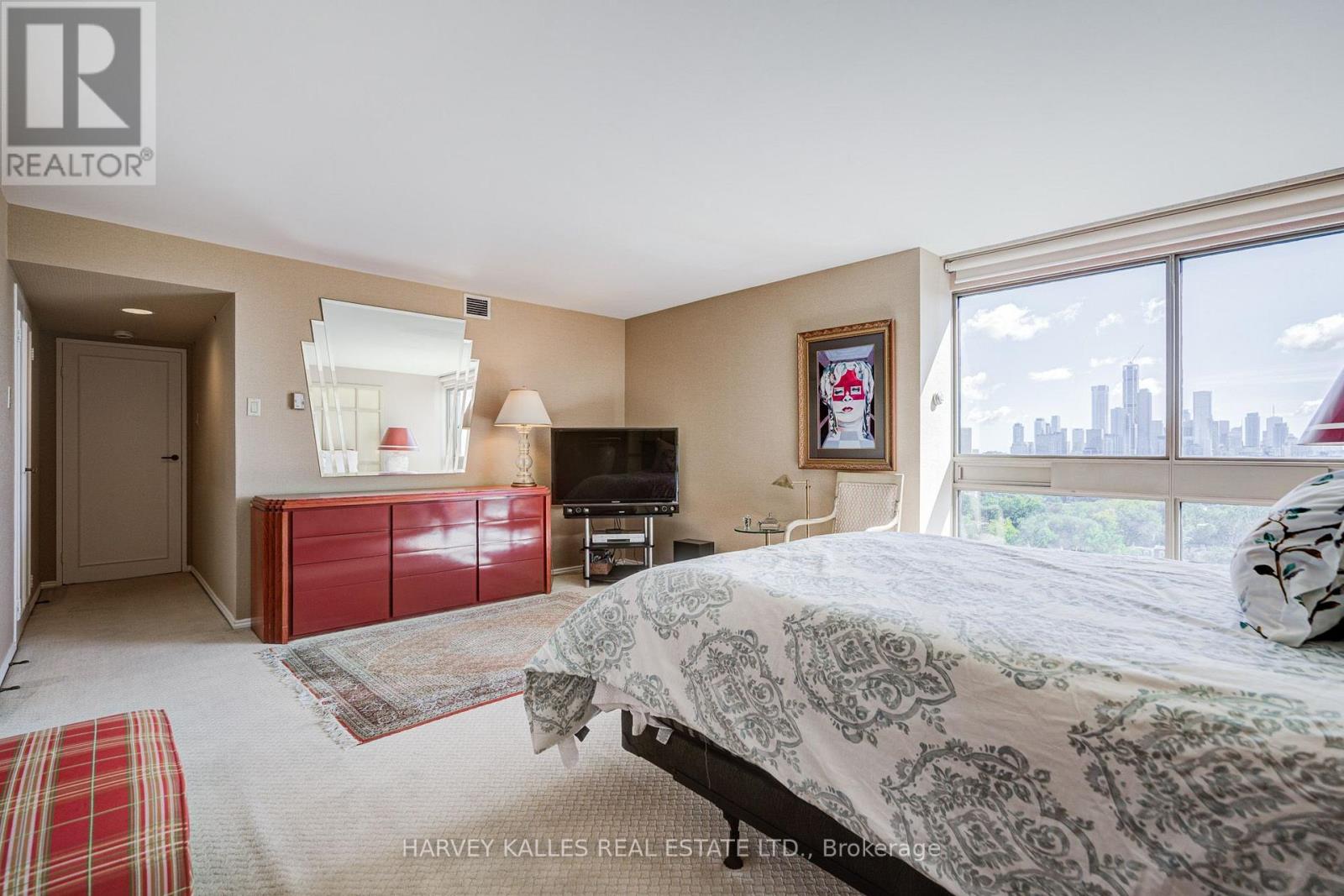 1605 - 63 St. Clair Avenue W Property Photo 29