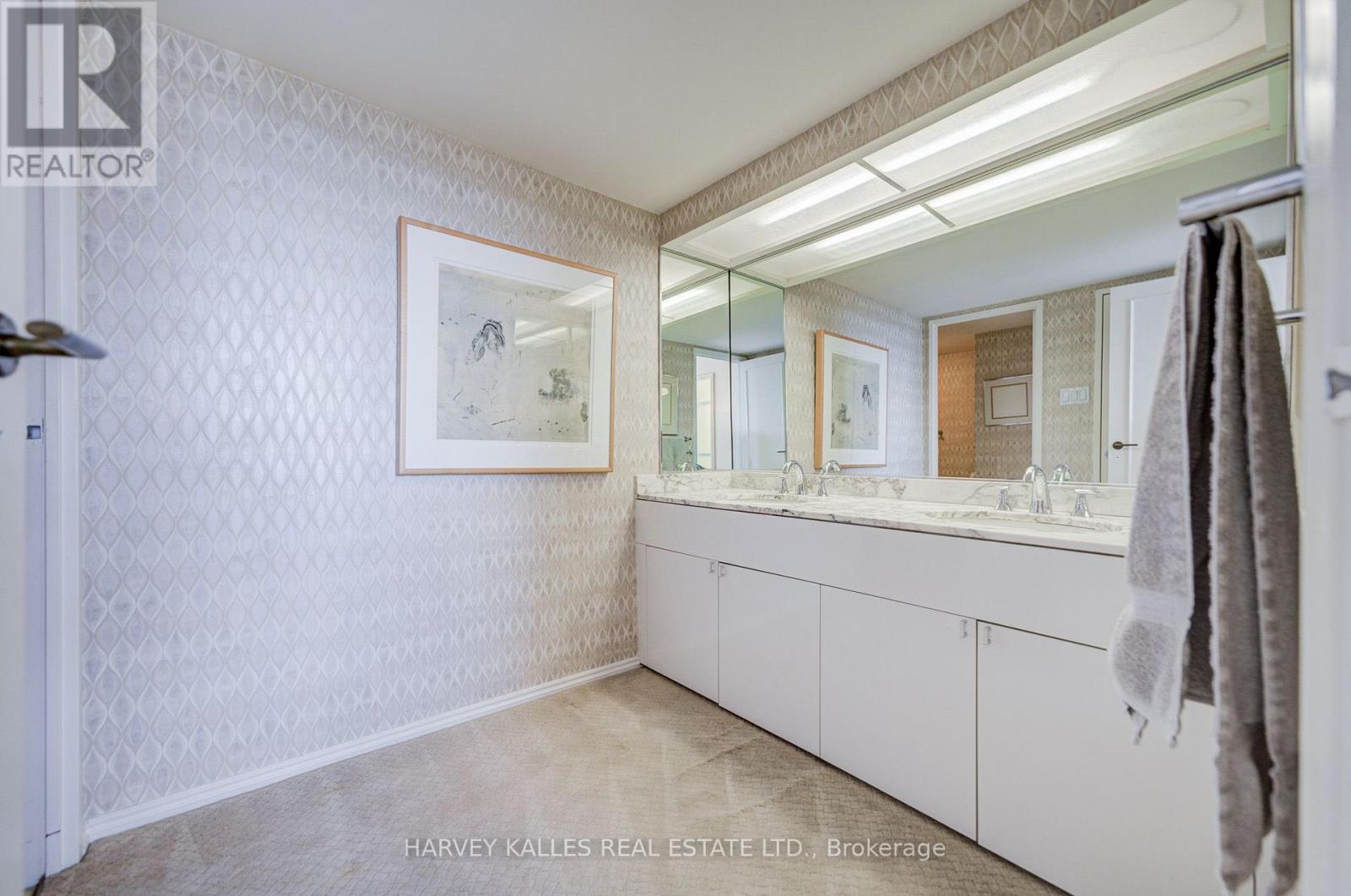 1605 - 63 St. Clair Avenue W Property Photo 31