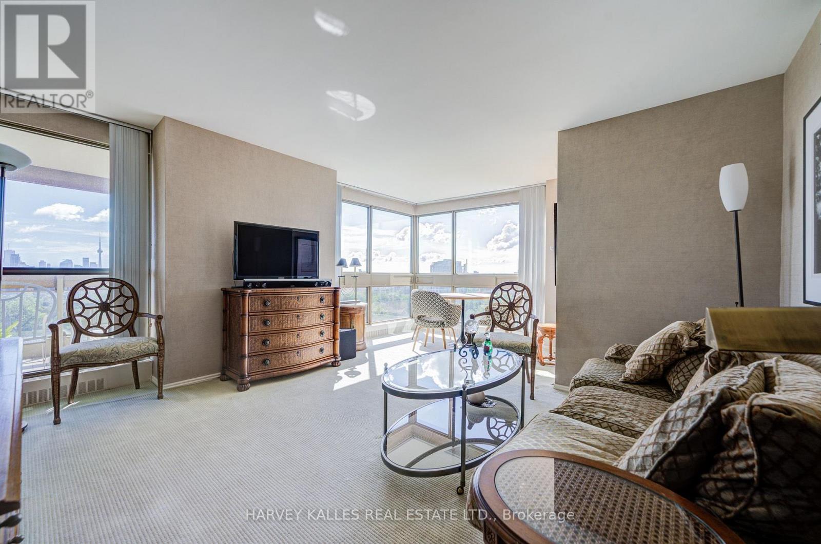 1605 - 63 St. Clair Avenue W Property Photo 33