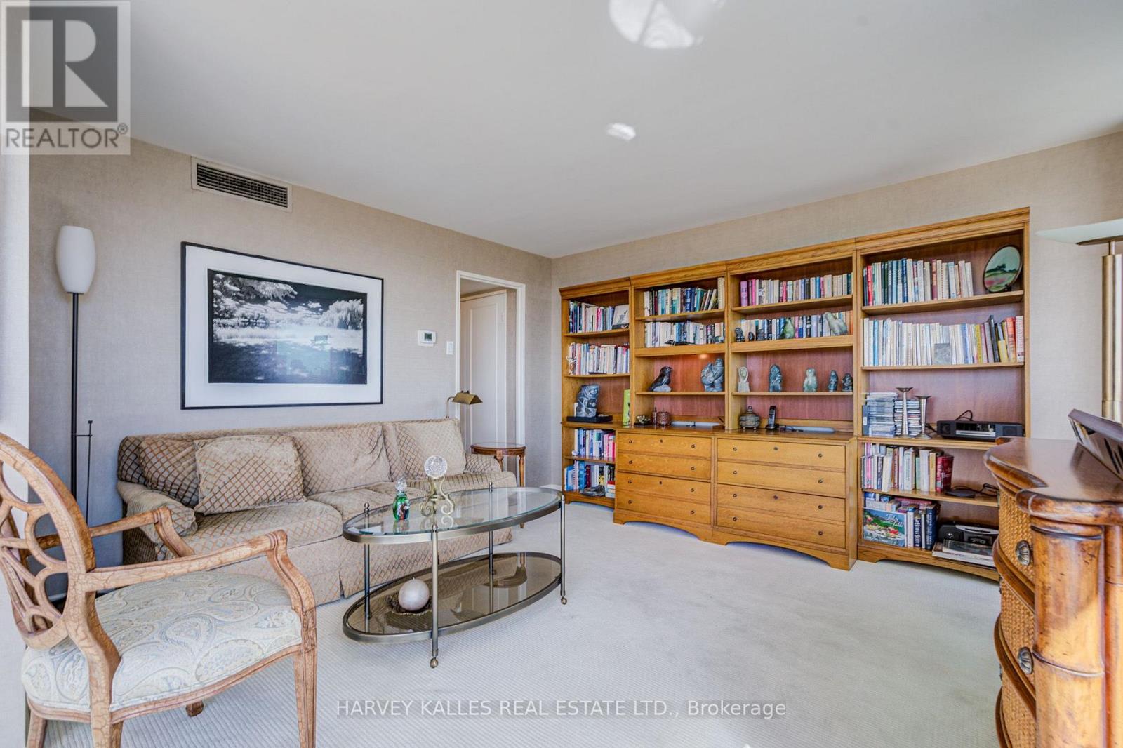 1605 - 63 St. Clair Avenue W Property Photo 34