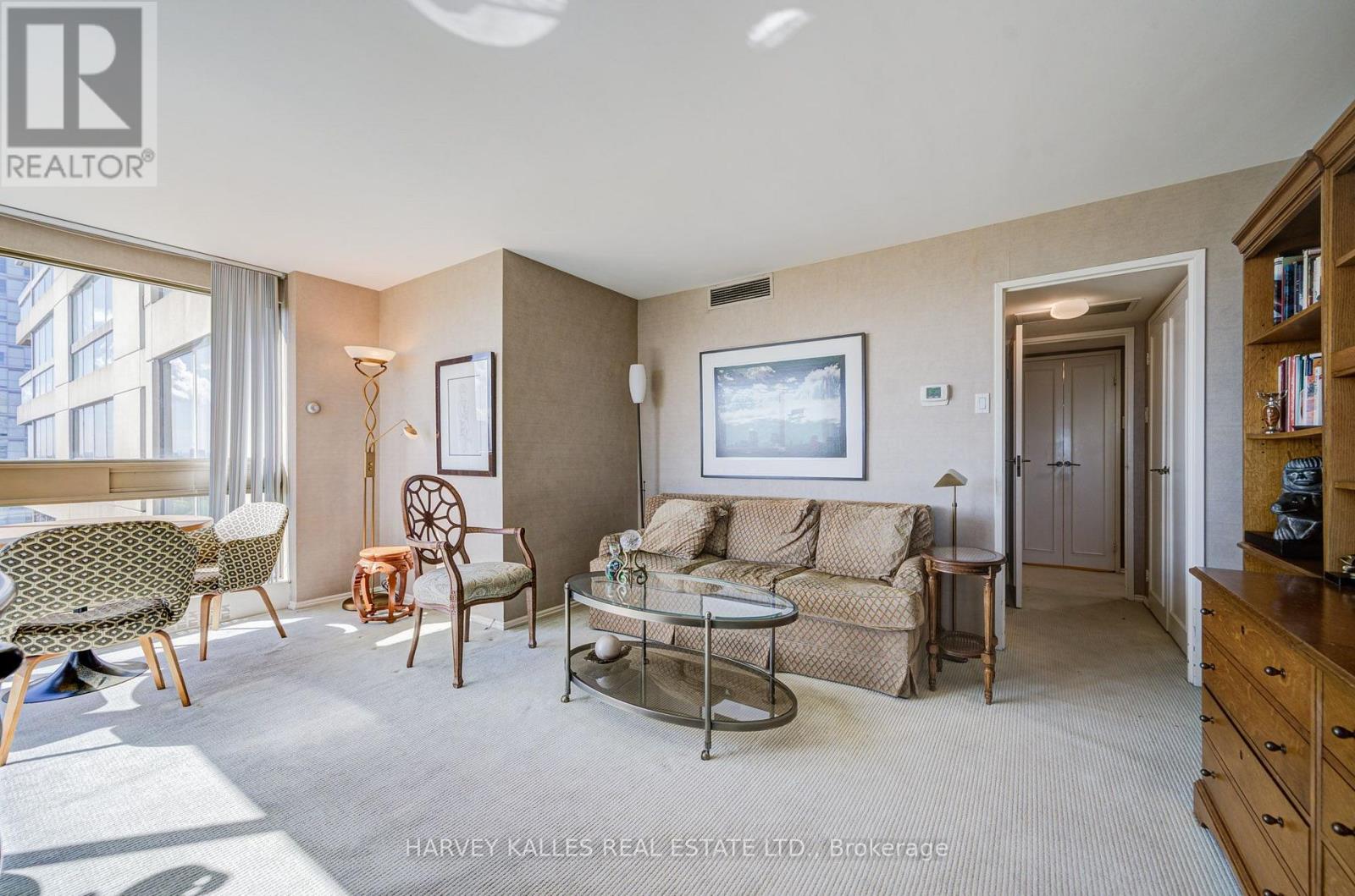 1605 - 63 St. Clair Avenue W Property Photo 36