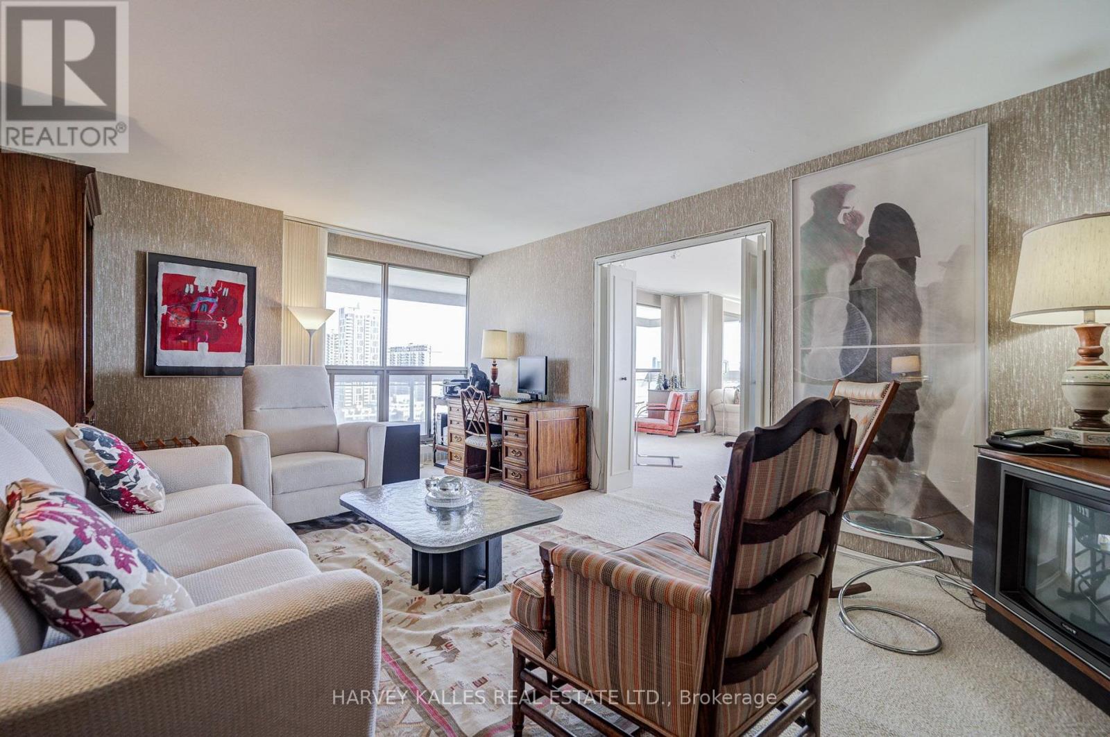 1605 - 63 St. Clair Avenue W Property Photo 38