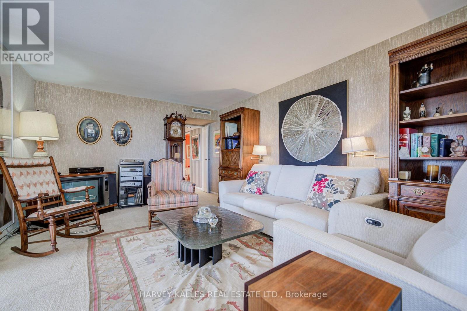 1605 - 63 St. Clair Avenue W Property Photo 40