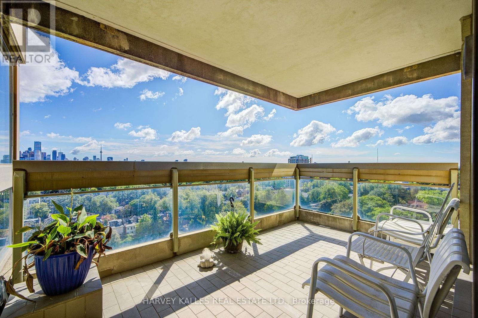 1605 - 63 St. Clair Avenue W Property Photo 41