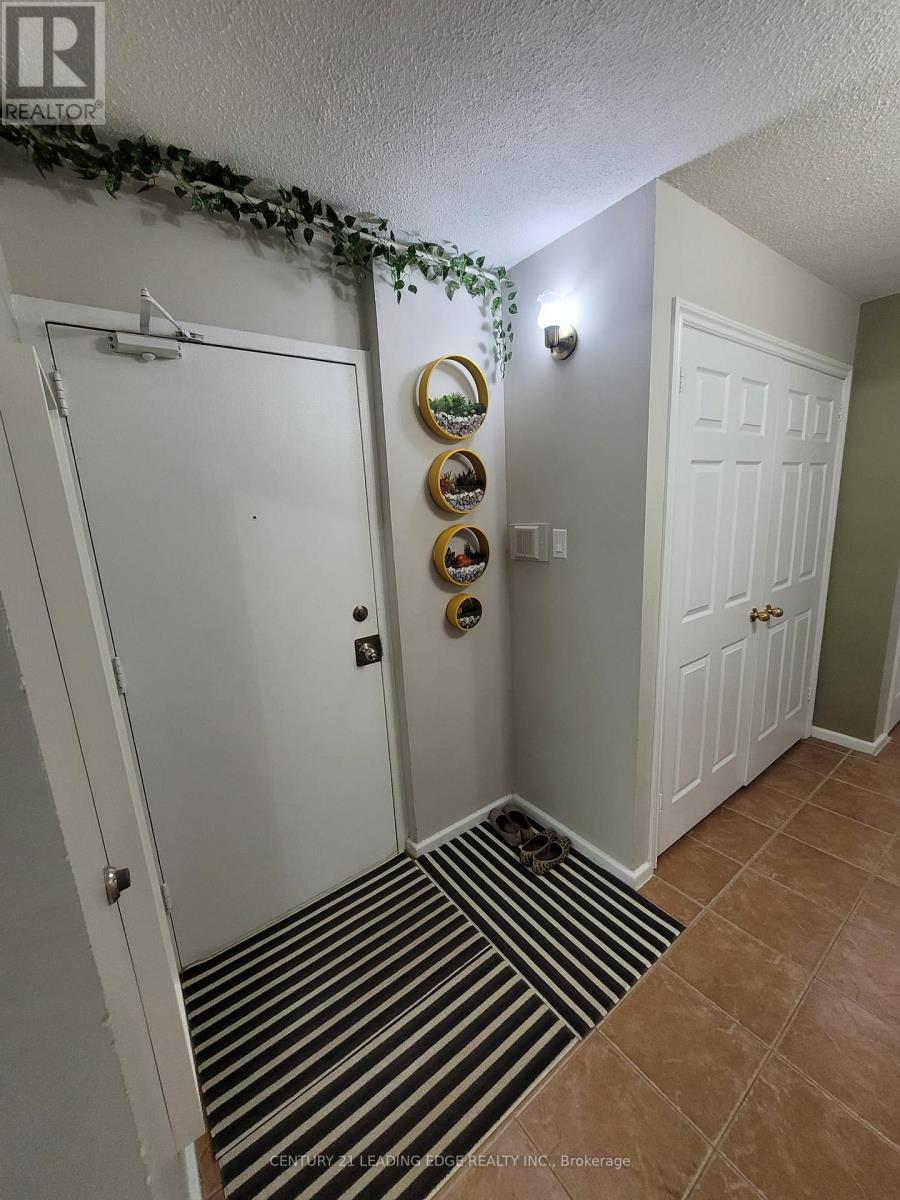 2201 - 10 Sunny Glenway Property Photo 1