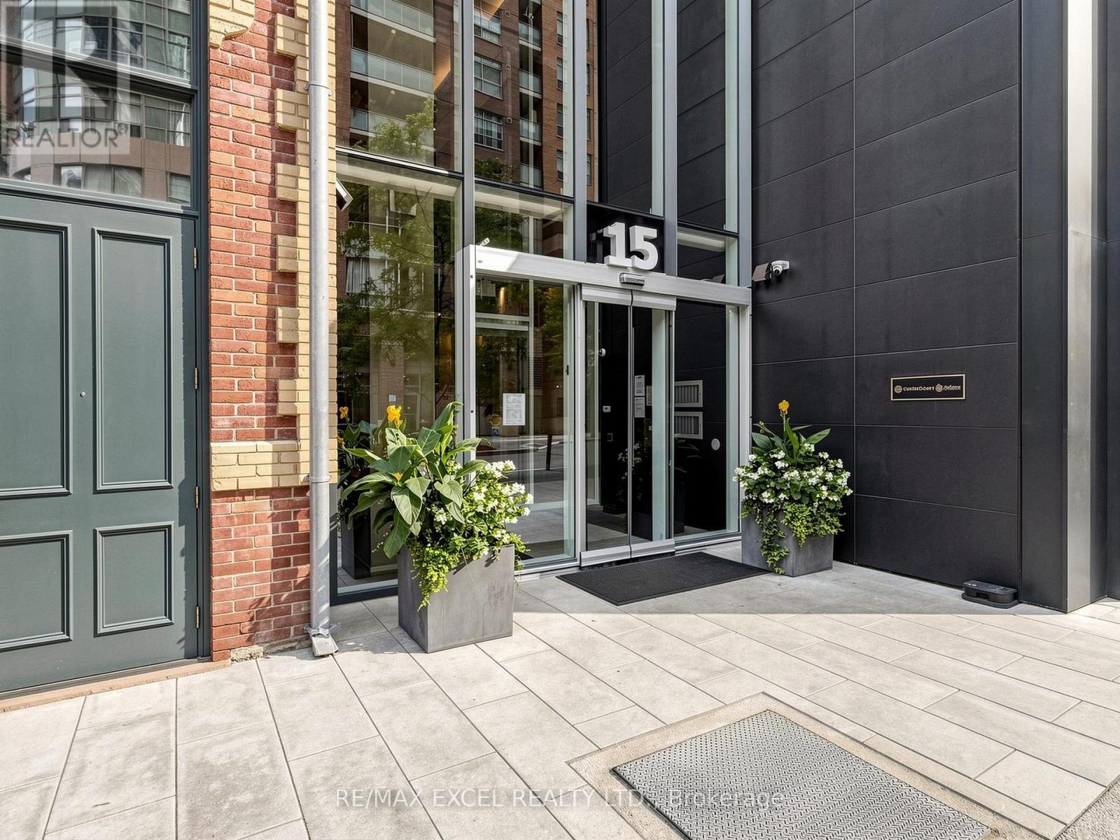 5004 - 15 Grenville Street Property Photo 3