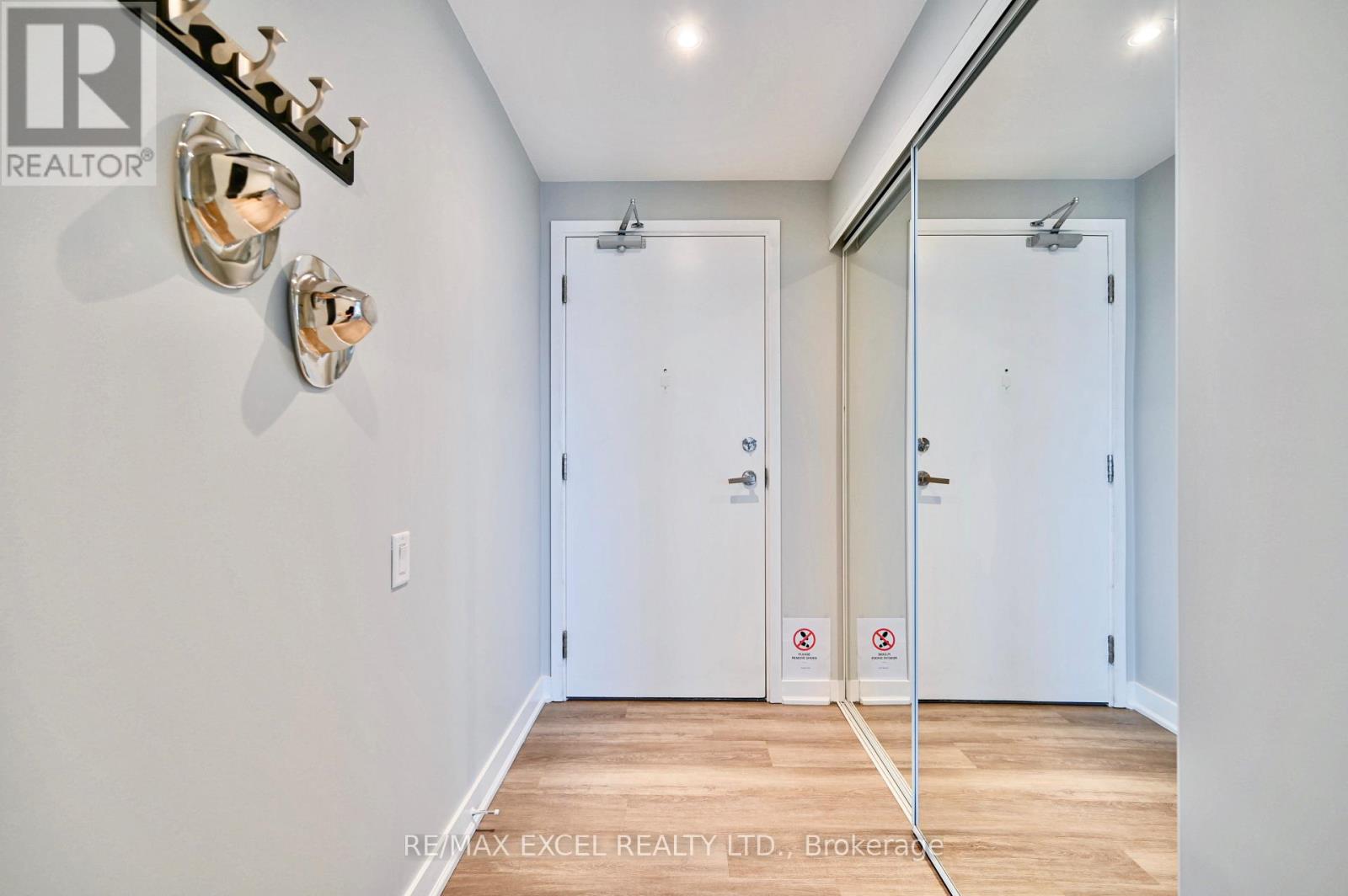5004 - 15 Grenville Street Property Photo 6