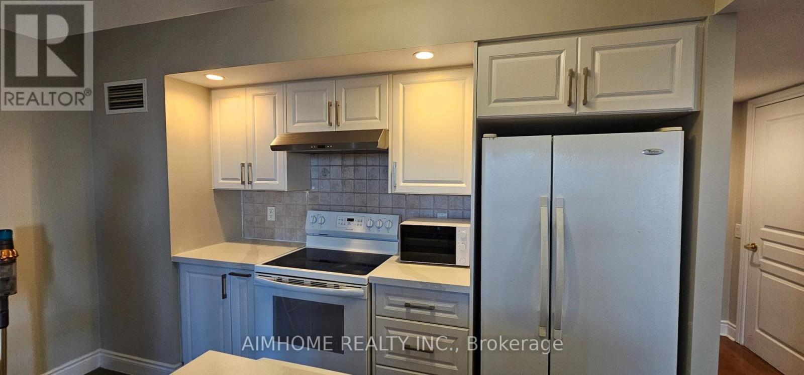 2227 - 15 Northtown Way Property Photo 3