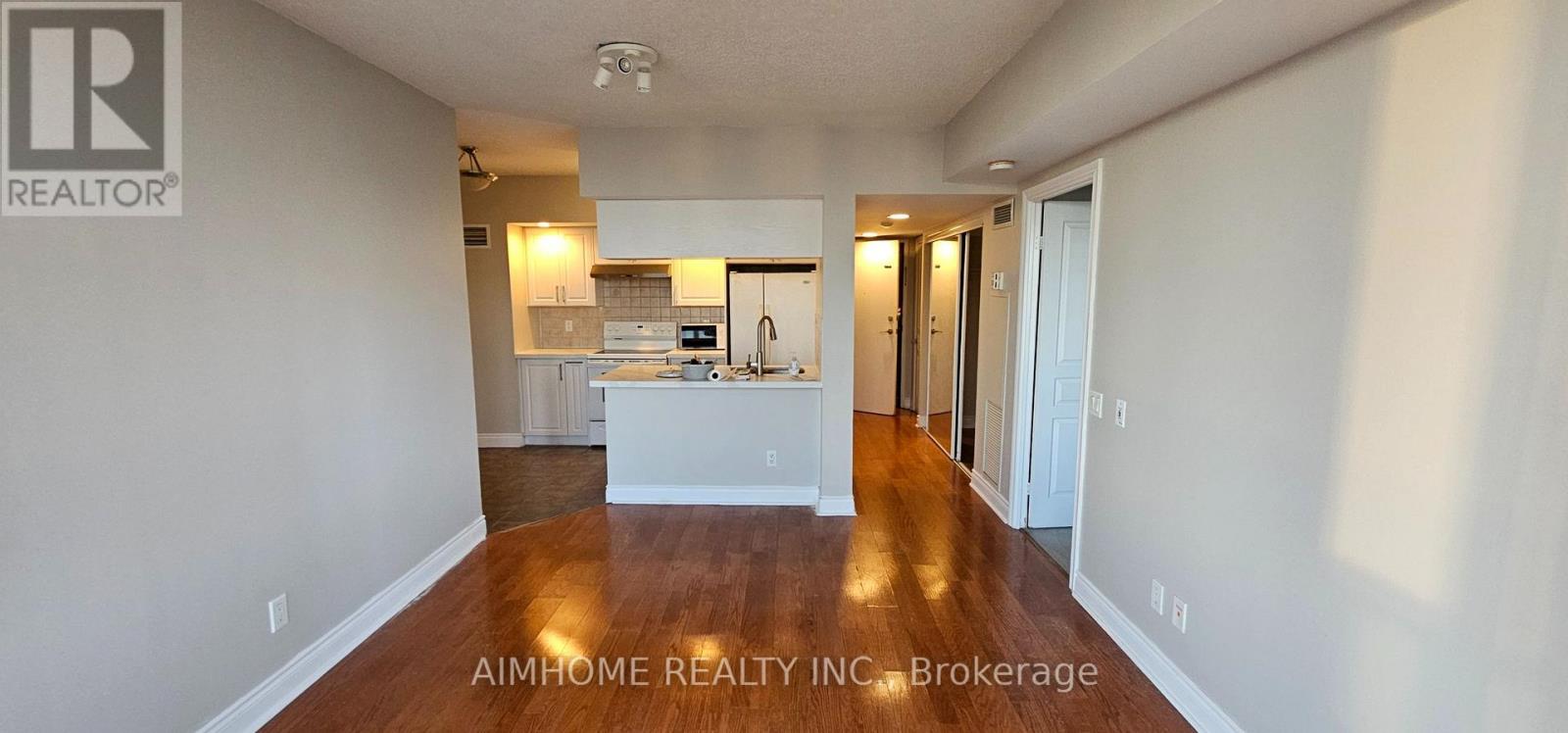 2227 - 15 Northtown Way Property Photo 5