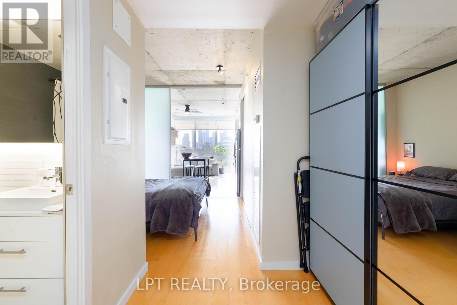 1016 - 32 Trolley Crescent Property Photo 6