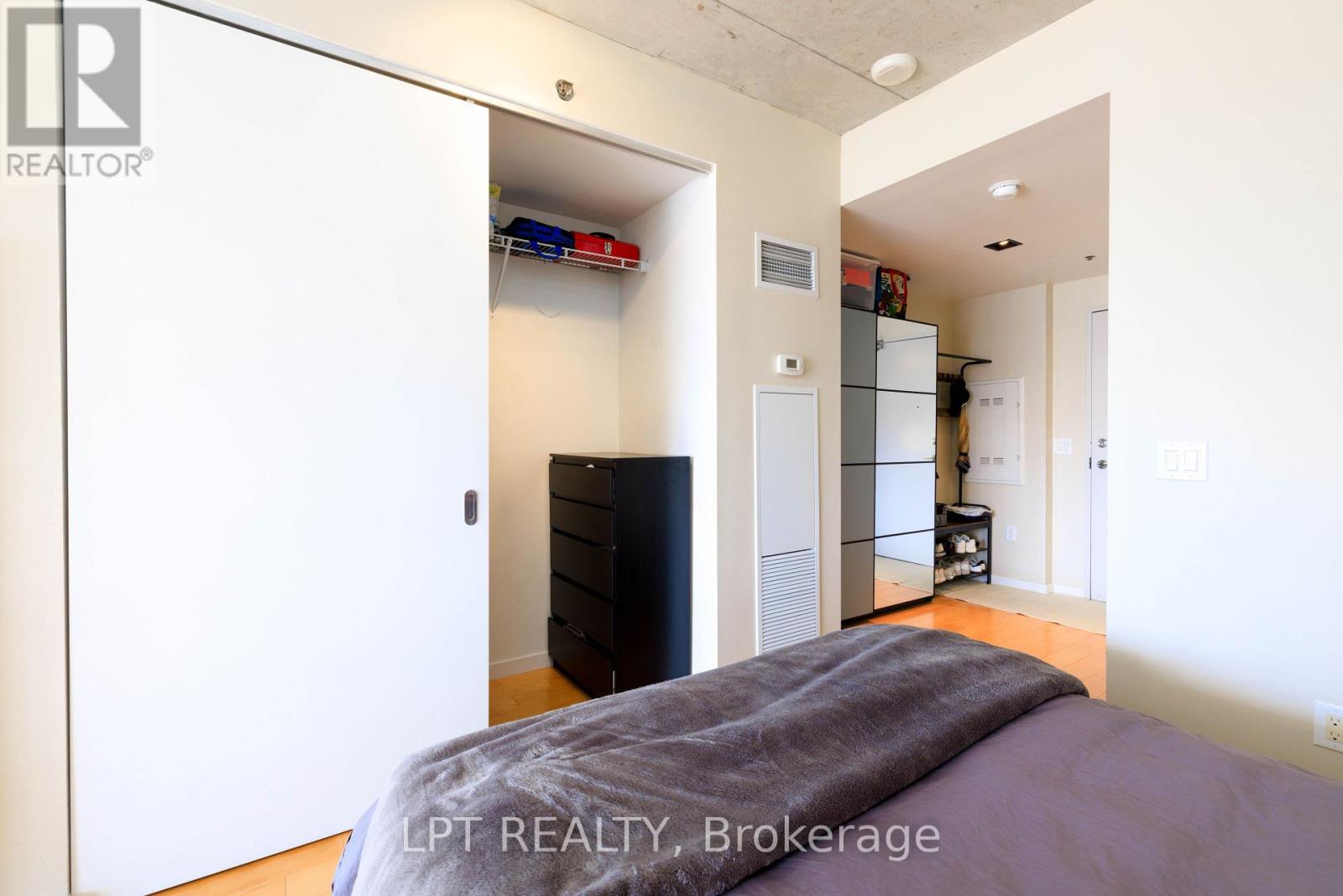 1016 - 32 Trolley Crescent Property Photo 15