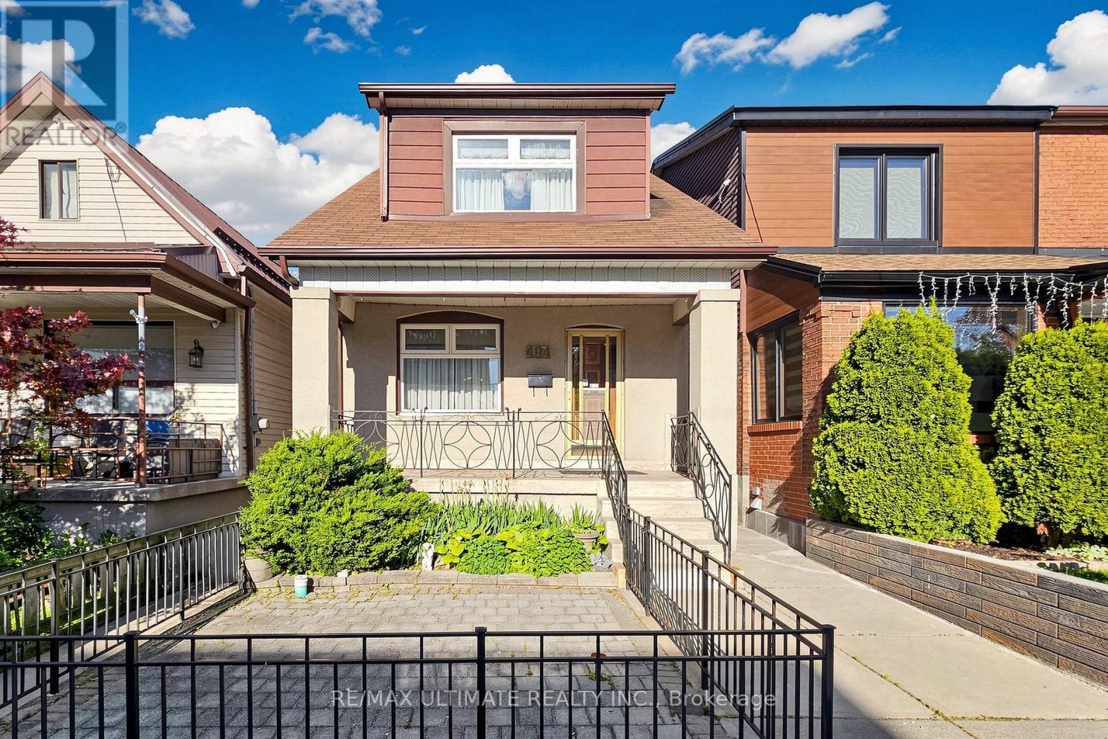 494 OAKWOOD AVENUE W