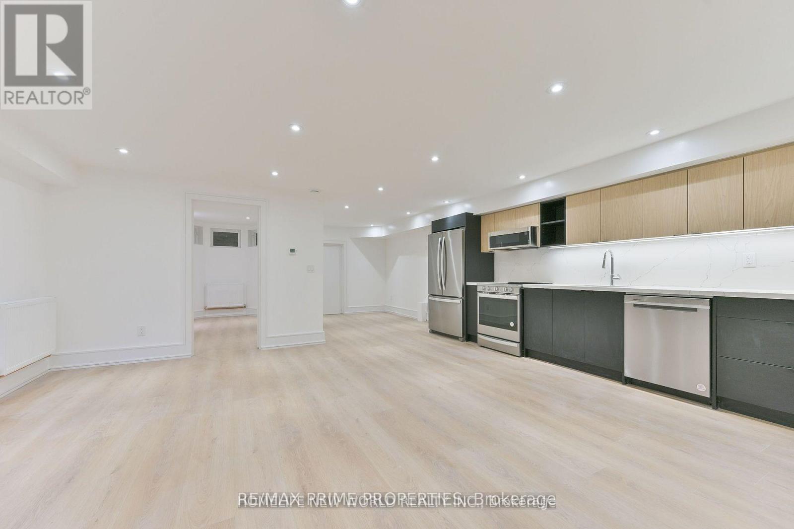 Lower - 995 Dufferin Street Property Photo 5