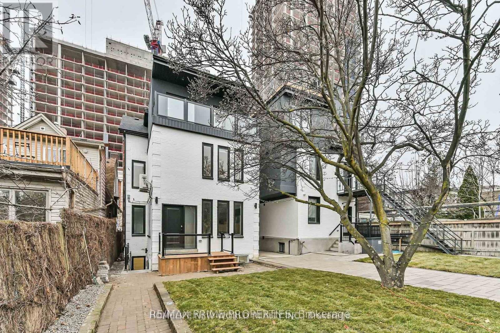 Lower - 995 Dufferin Street Property Photo 6