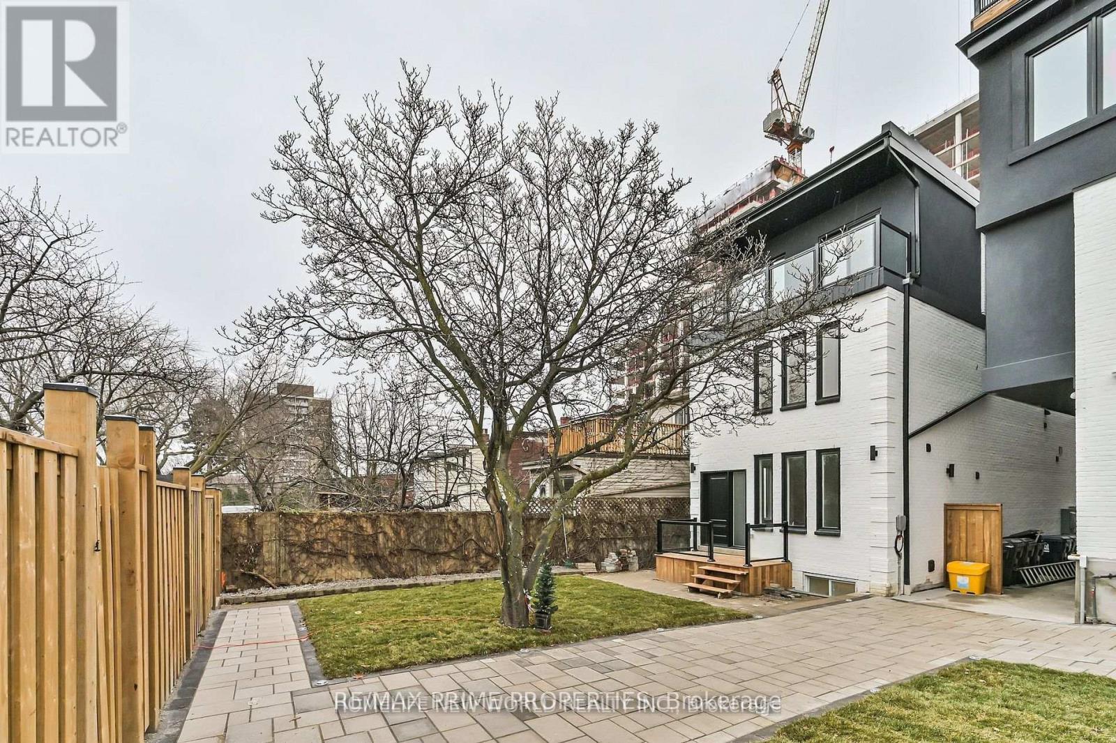 Lower - 995 Dufferin Street Property Photo 8