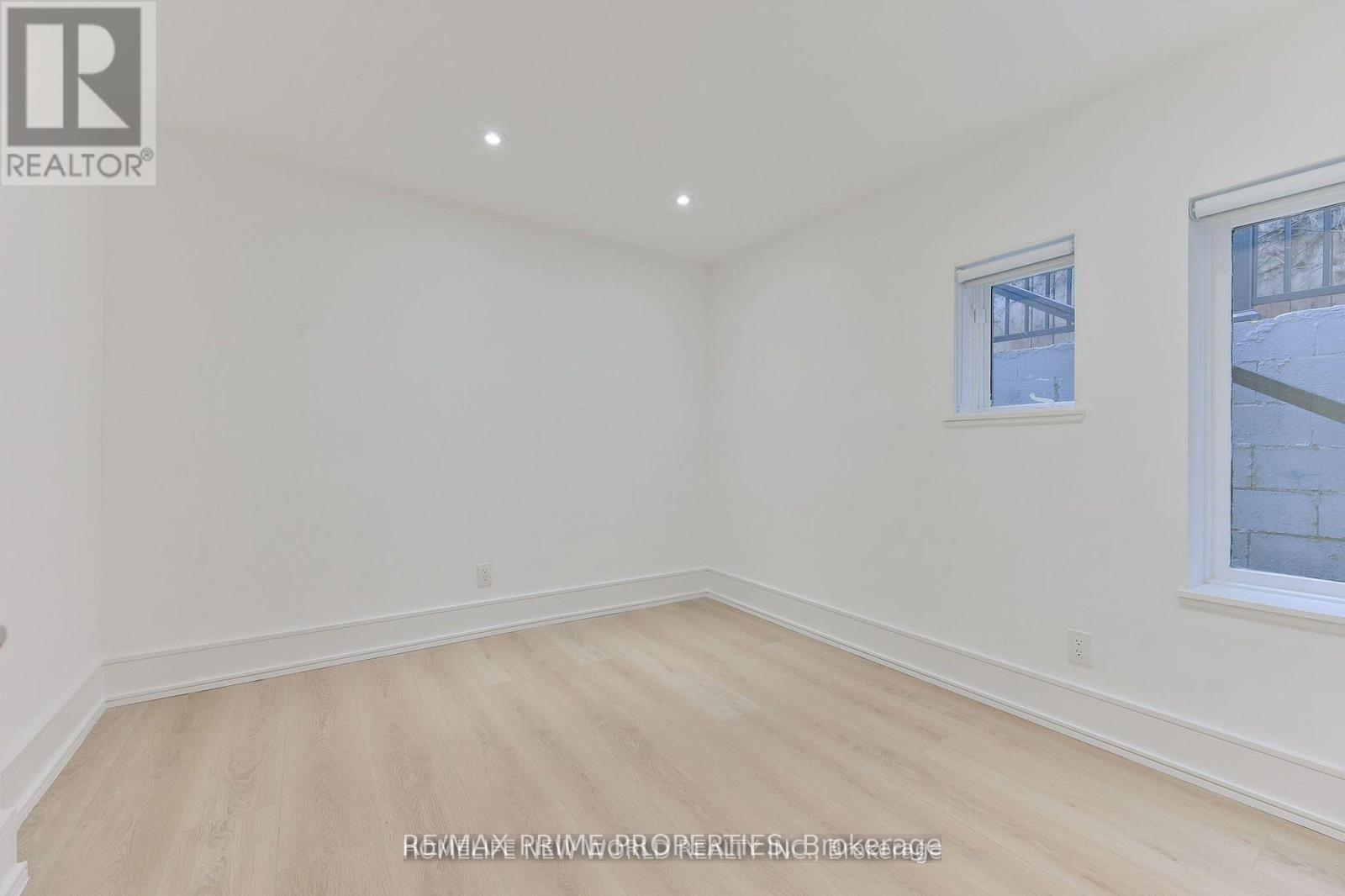 Lower - 995 Dufferin Street Property Photo 12