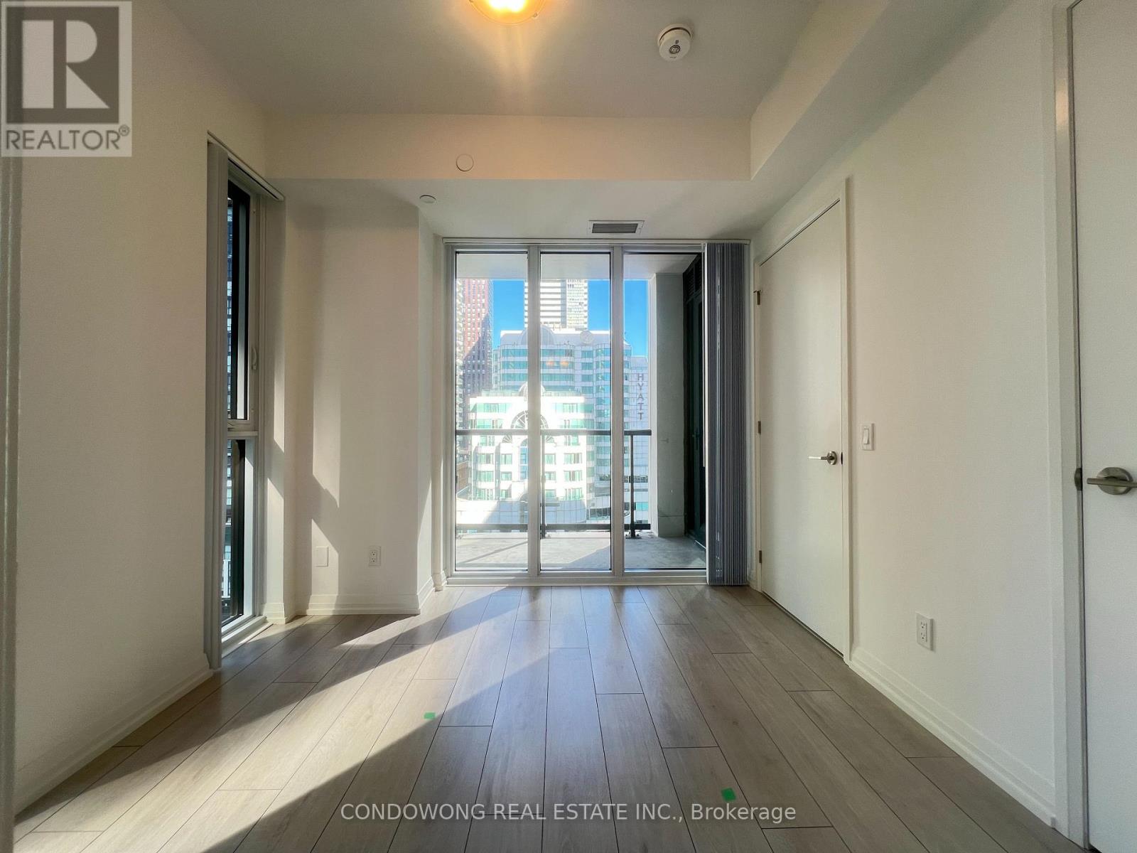 1606 - 400 King Street W Property Photo 17