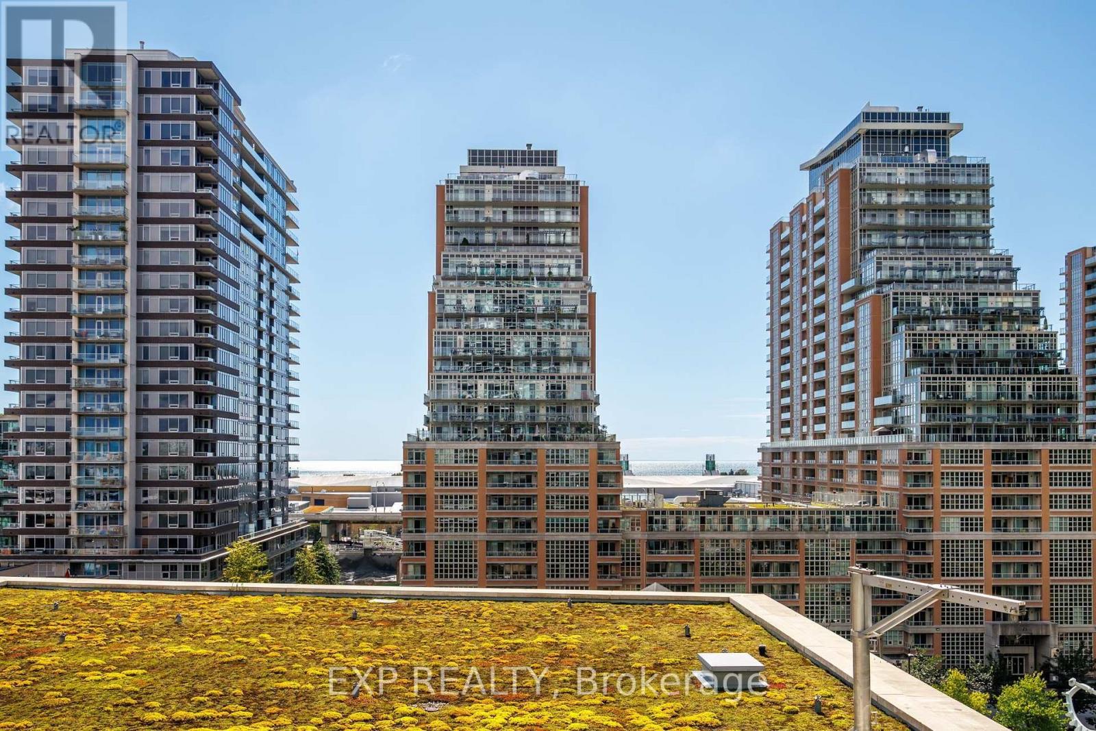 712 - 80 WESTERN BATTERY ROAD Property Photo 1