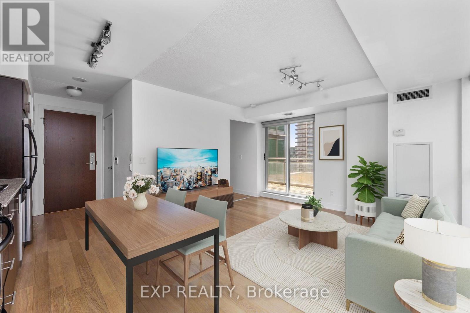 712 - 80 Western Battery Road Property Photo 3