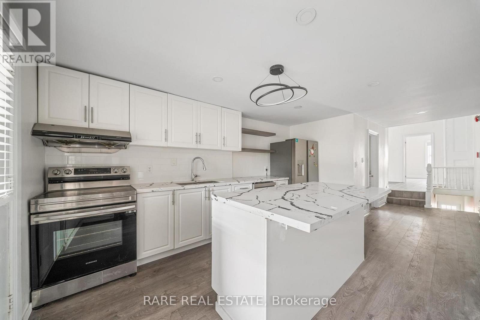 200 Bathurst Street Property Photo 3