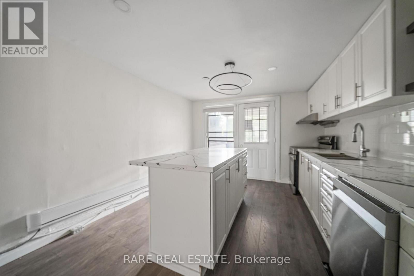 200 Bathurst Street Property Photo 4