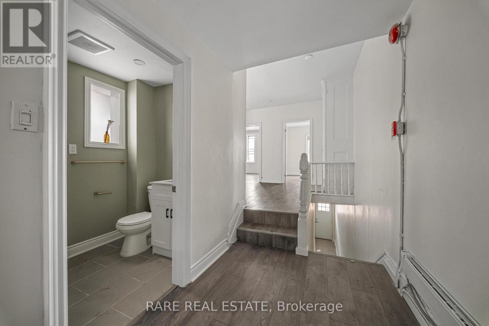 200 Bathurst Street Property Photo 6