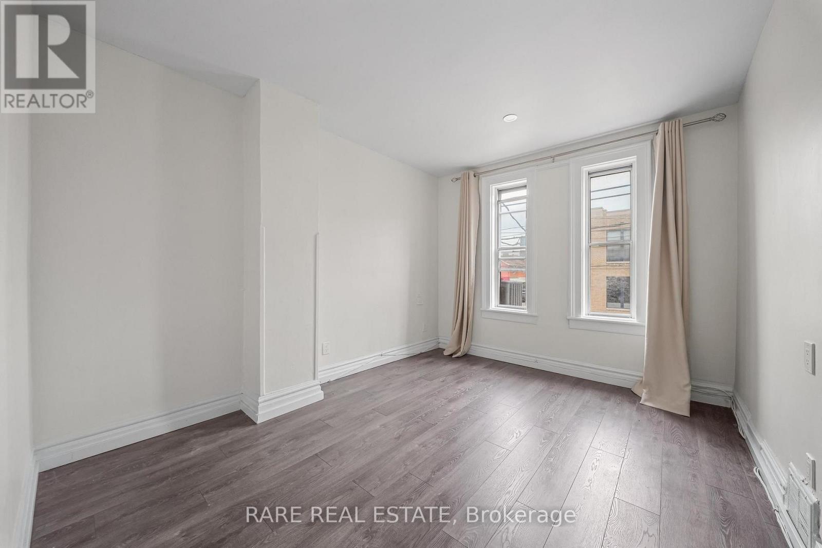 200 Bathurst Street Property Photo 8