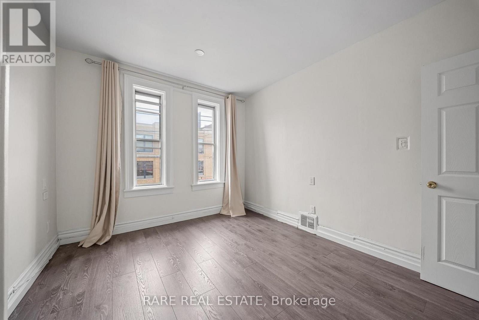 200 Bathurst Street Property Photo 9