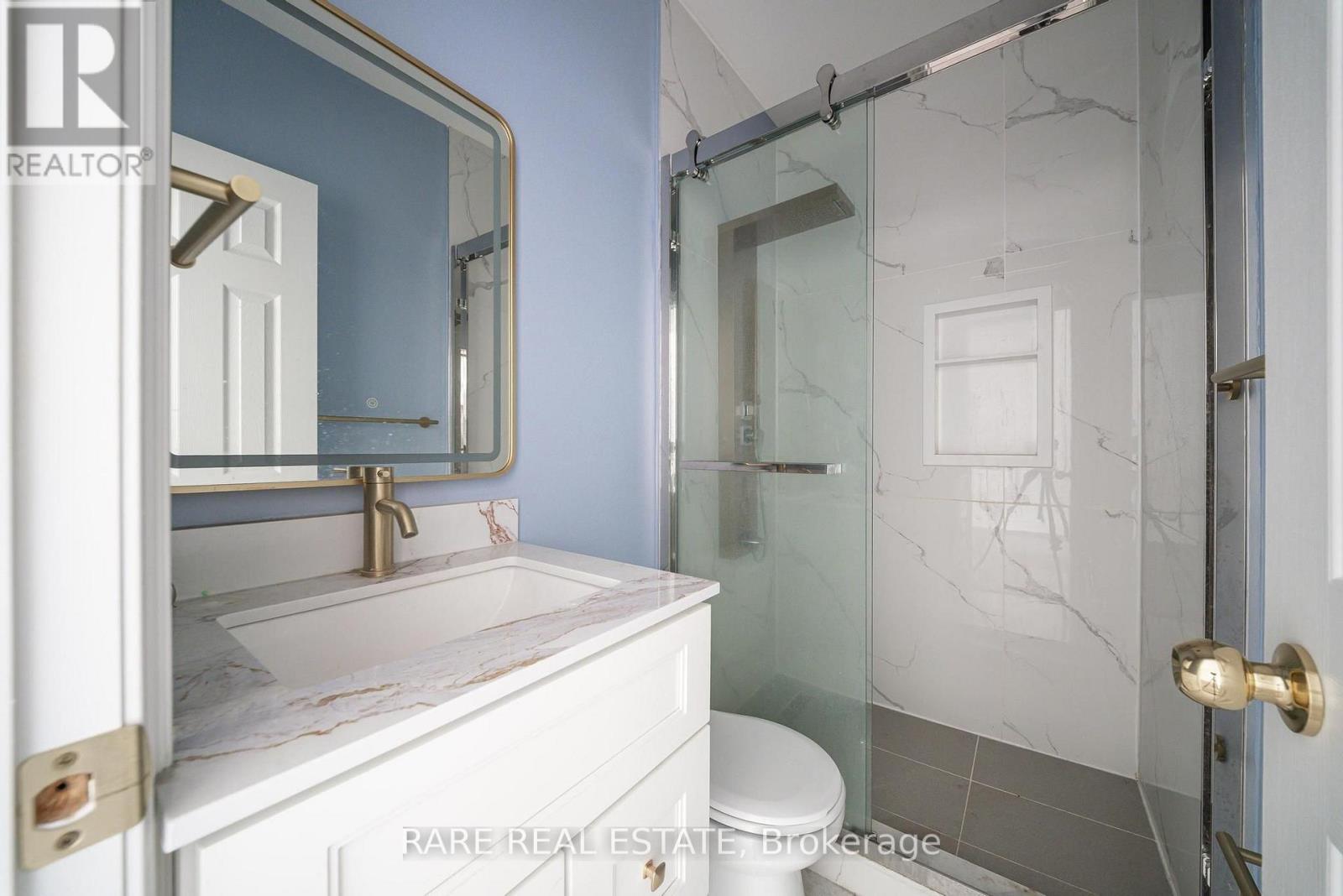 200 Bathurst Street Property Photo 13