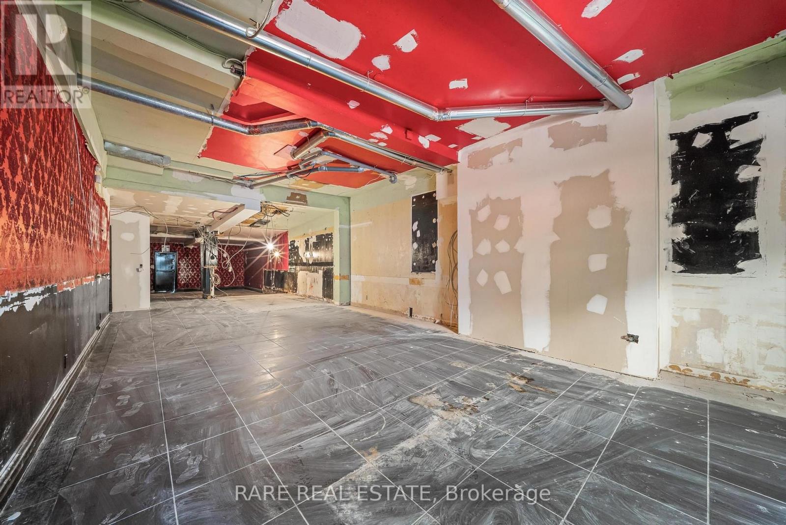 200 Bathurst Street Property Photo 17