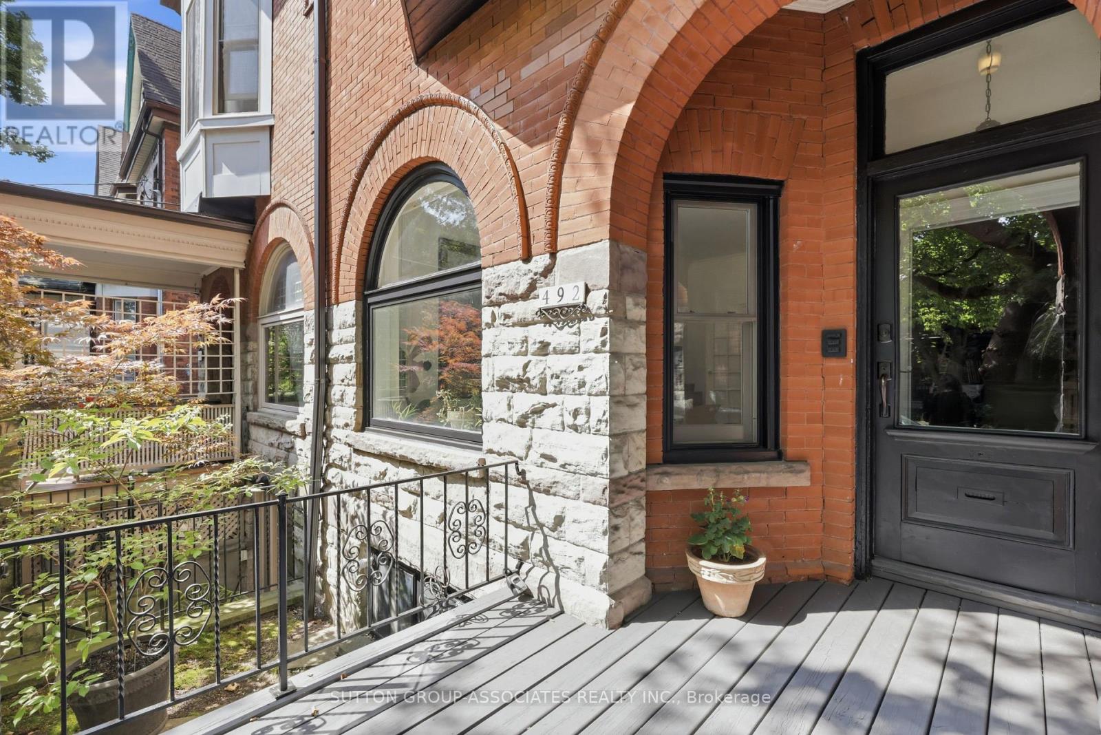 492 Euclid Avenue Property Photo 2