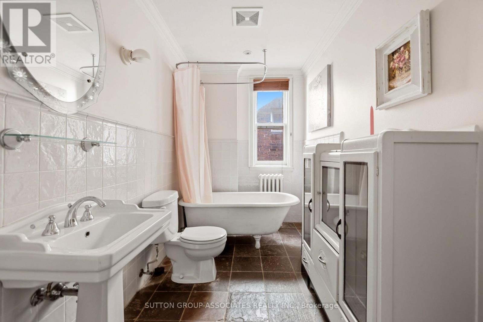 492 Euclid Avenue Property Photo 18
