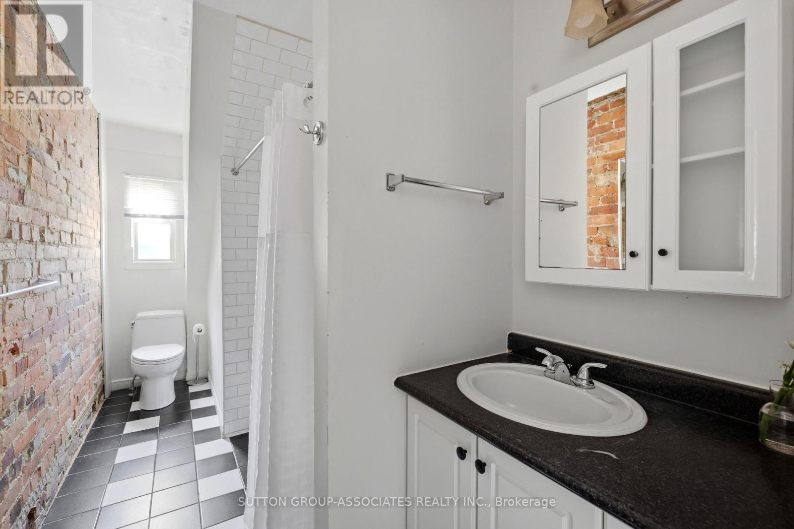 492 Euclid Avenue Property Photo 36