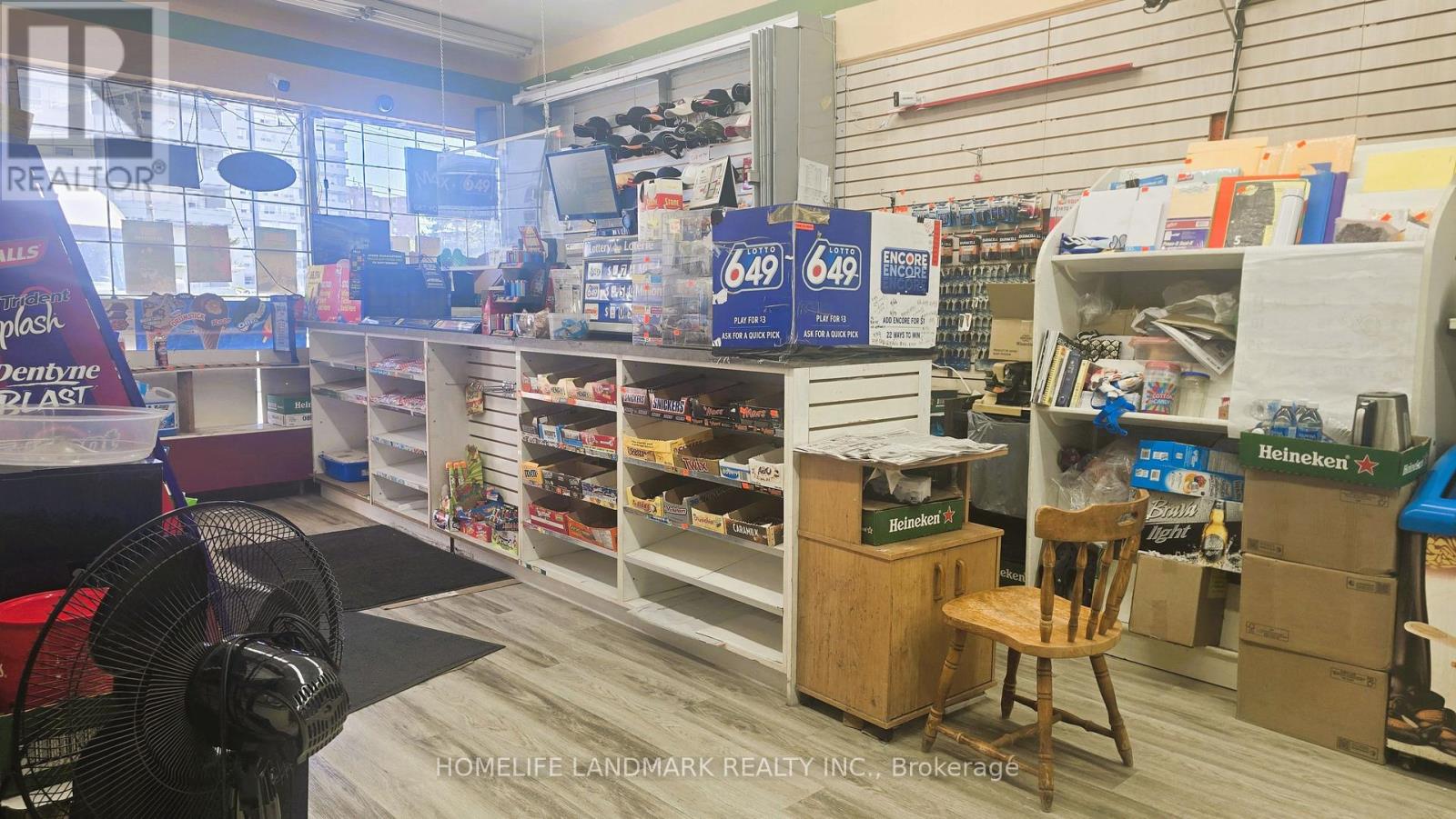 550 Sheppard Avenue W Property Photo 2
