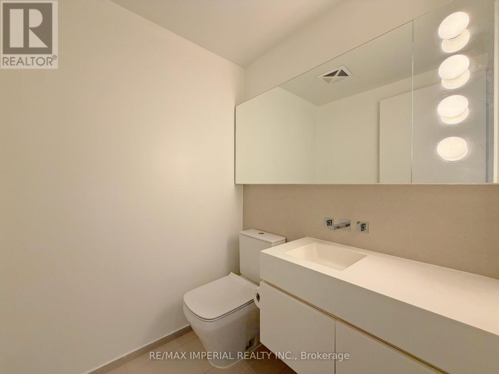 4011 - 45 Charles Street E Property Photo 6