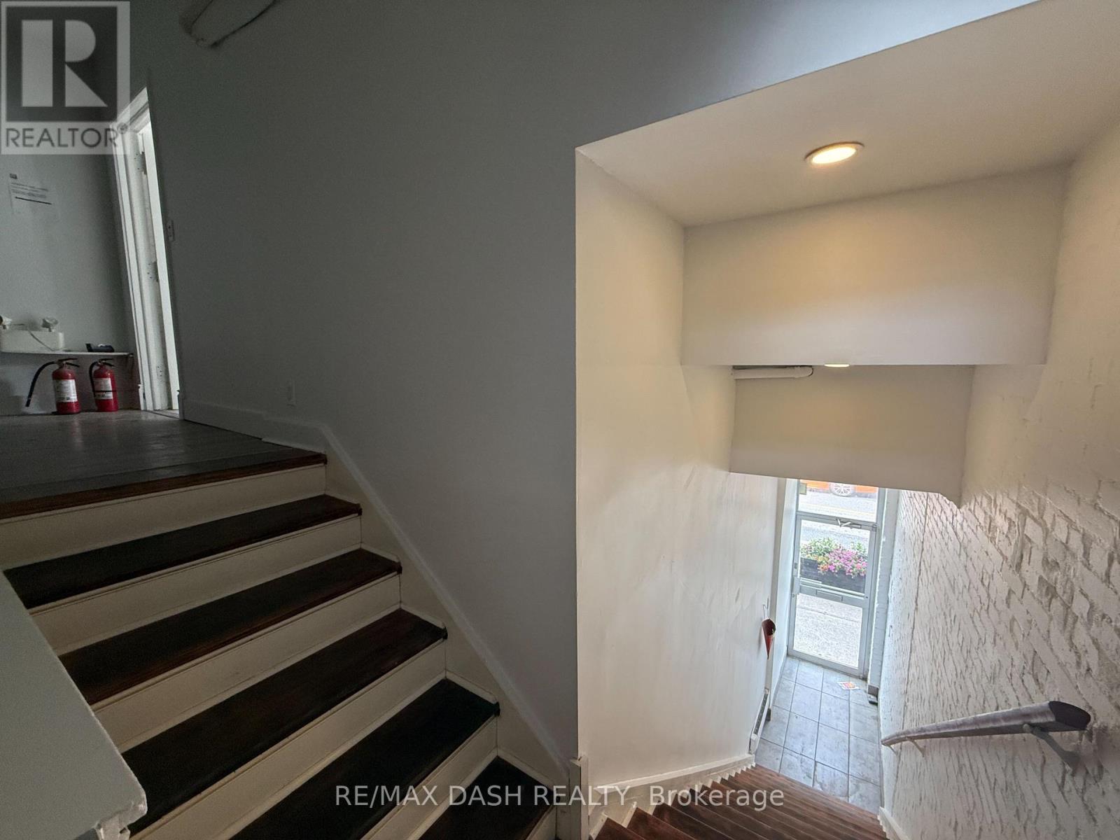 2 - 1303 Bloor Street W Property Photo 4