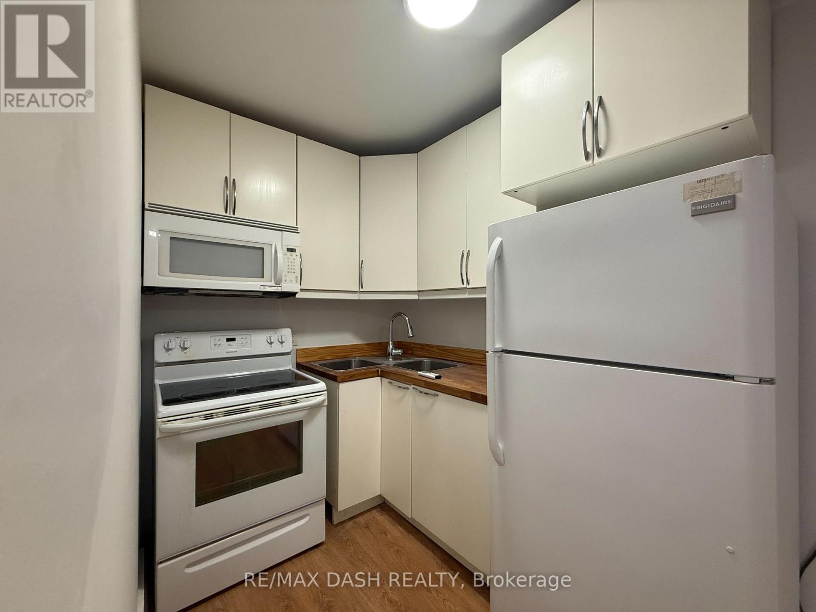 2 - 1303 Bloor Street W Property Photo 9