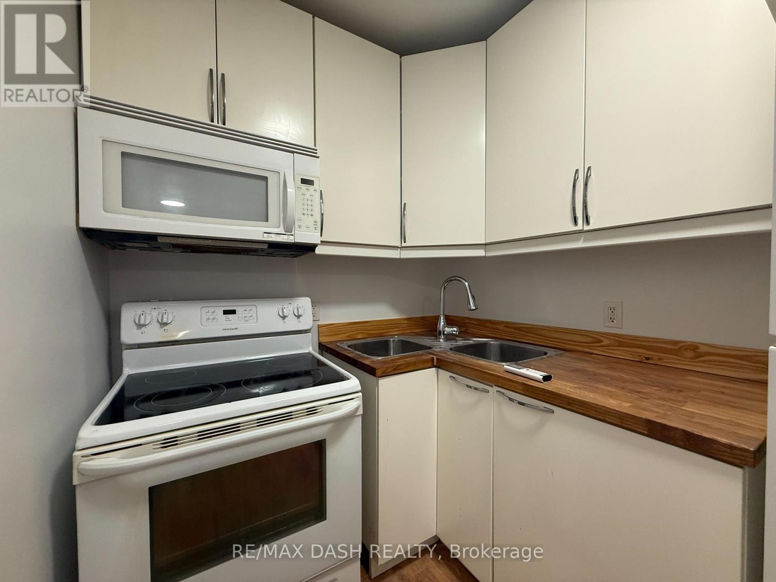 2 - 1303 Bloor Street W Property Photo 10