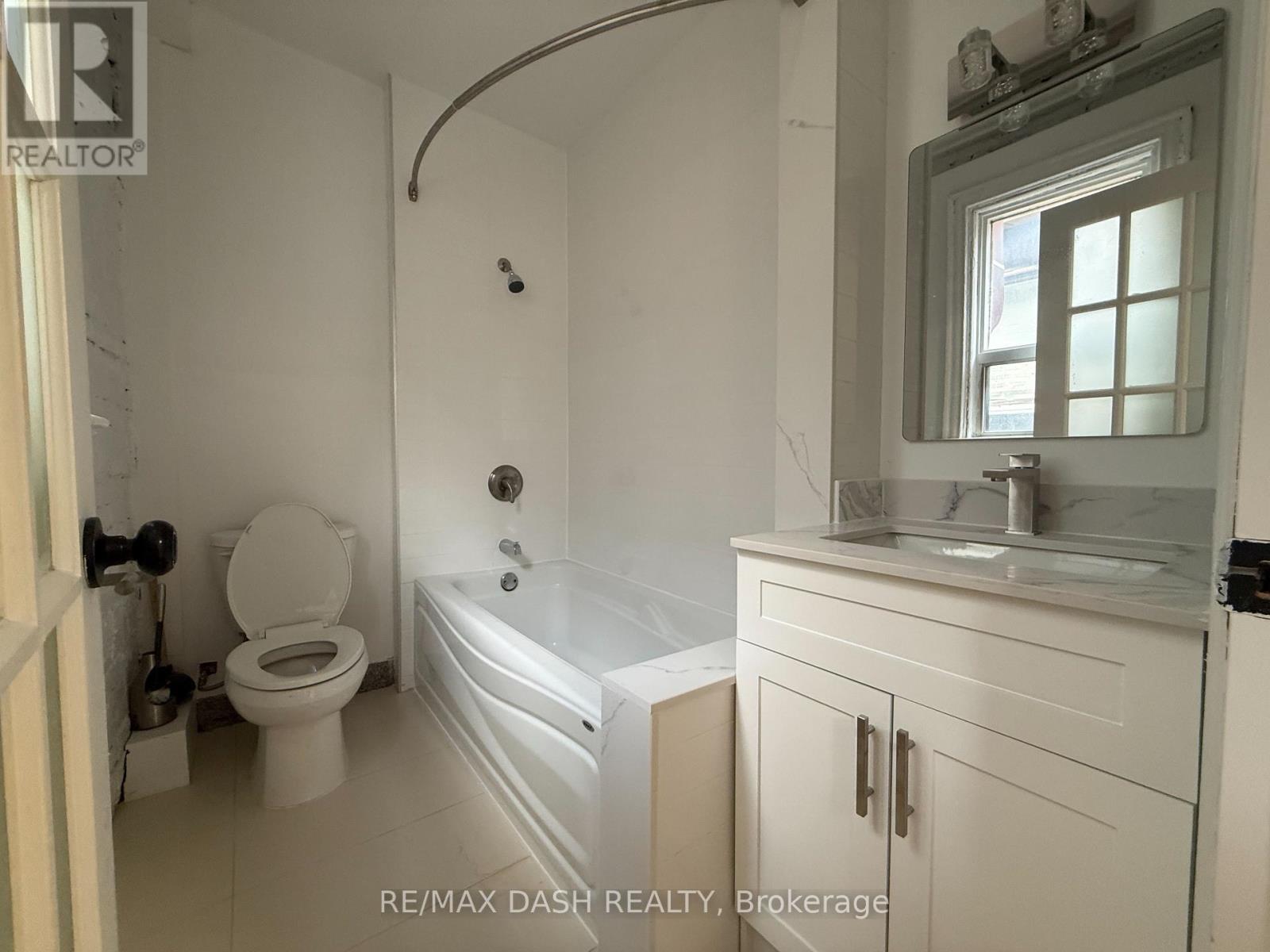2 - 1303 Bloor Street W Property Photo 14