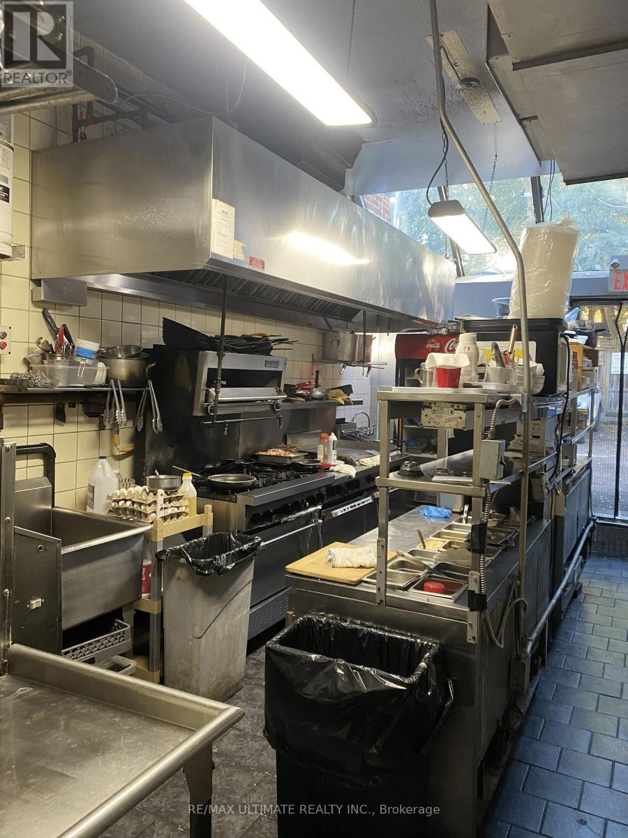 3401 Yonge Street Property Photo 4