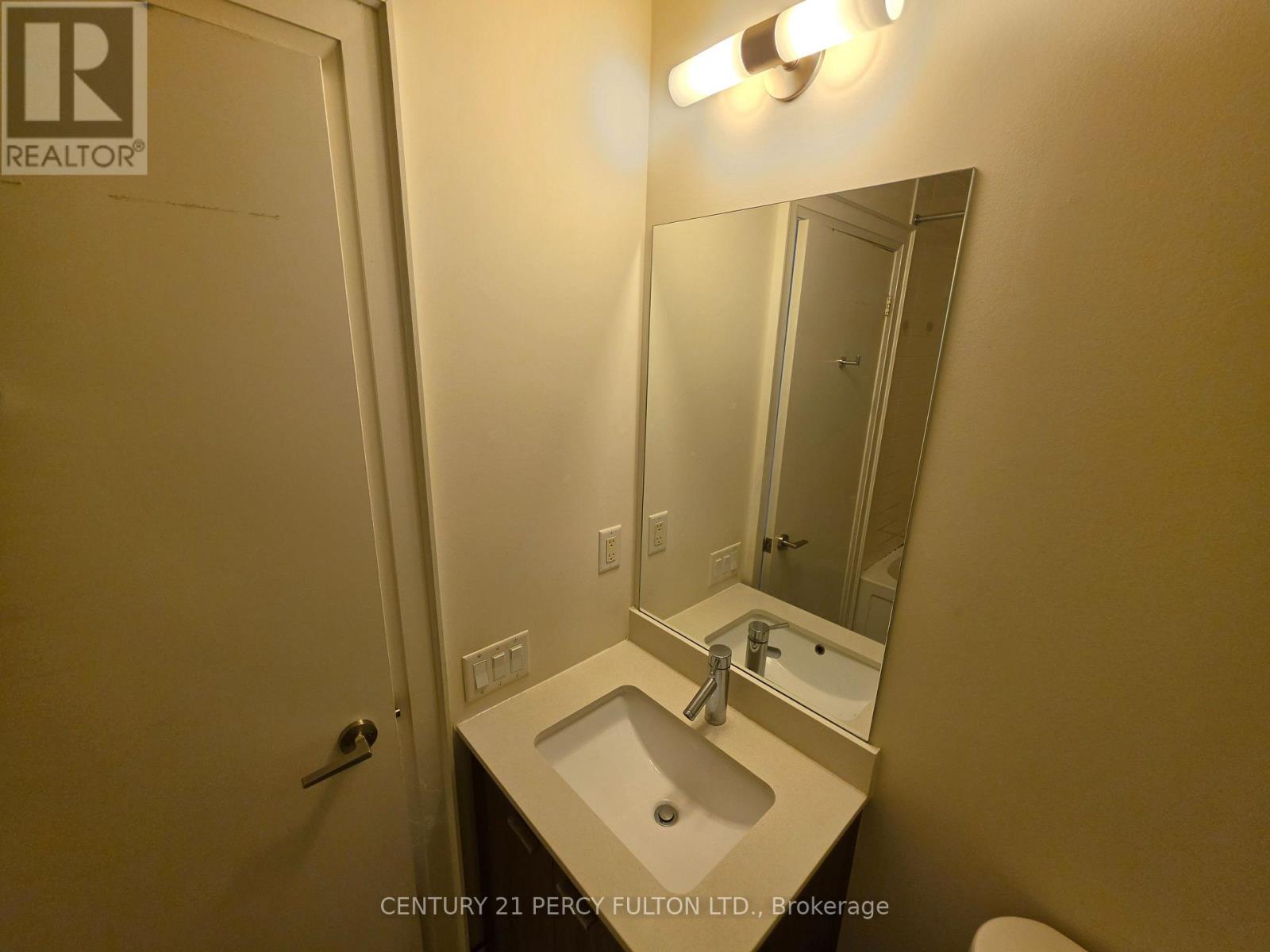 2402 - 30 Roehampton Avenue Property Photo 5