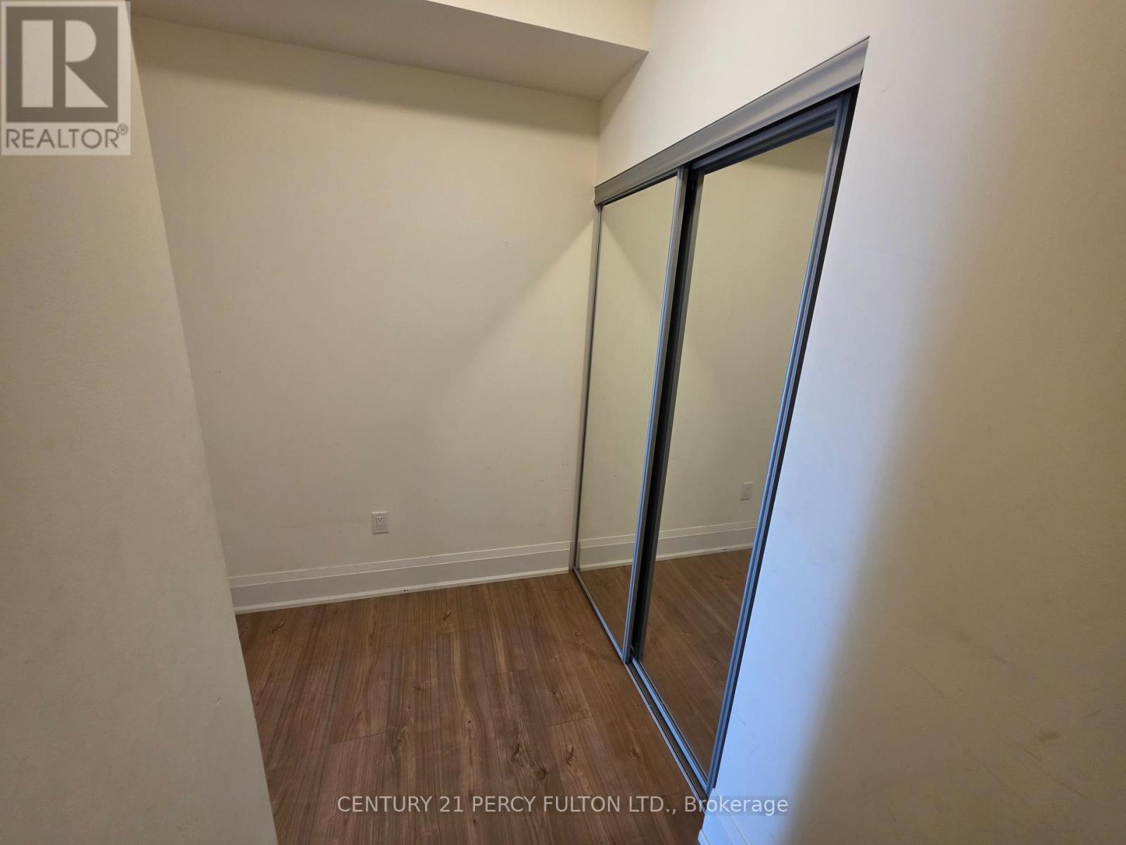 2402 - 30 Roehampton Avenue Property Photo 6