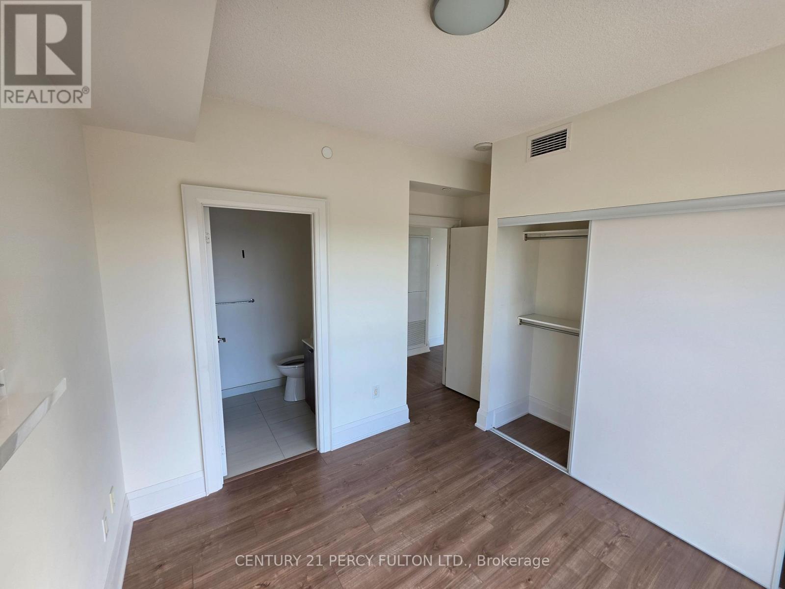 2402 - 30 Roehampton Avenue Property Photo 8